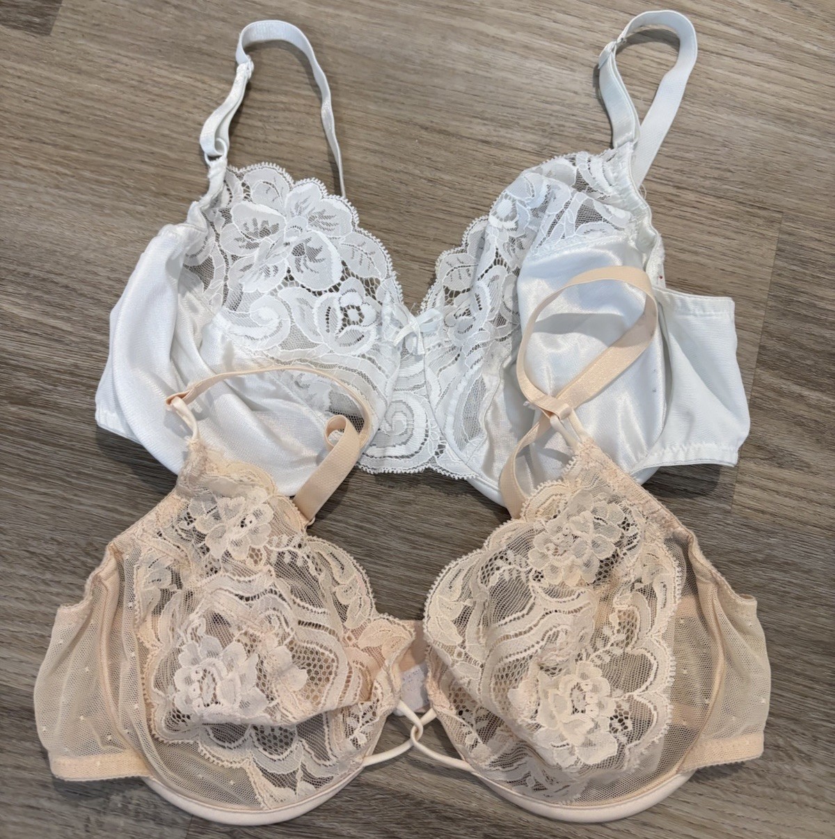 LOT OF 2 Vintage Vanity Fair Size 36C Bra Style 75–075 Lace Criss Cross Beige
