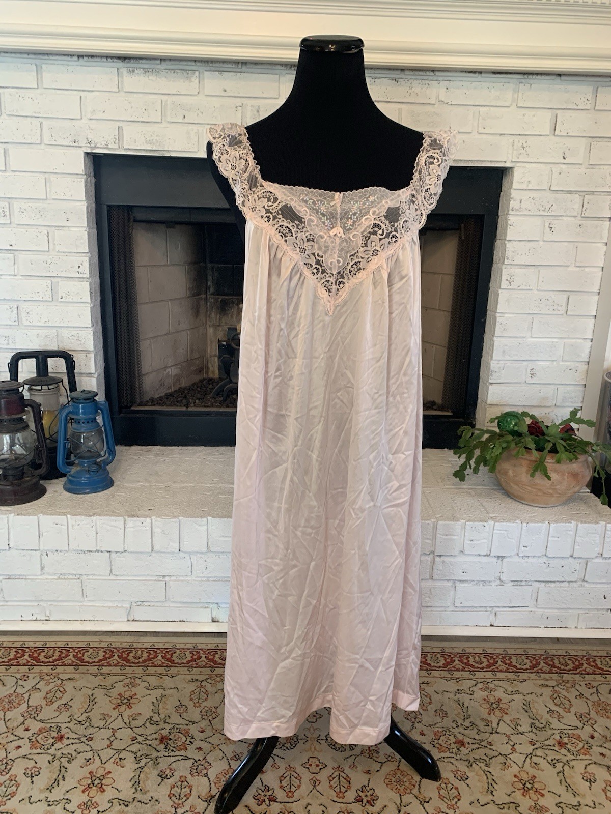 Vintage Vanity Fair Night Gown Robe Set Pink Nylon Embroidered Lace Size Small