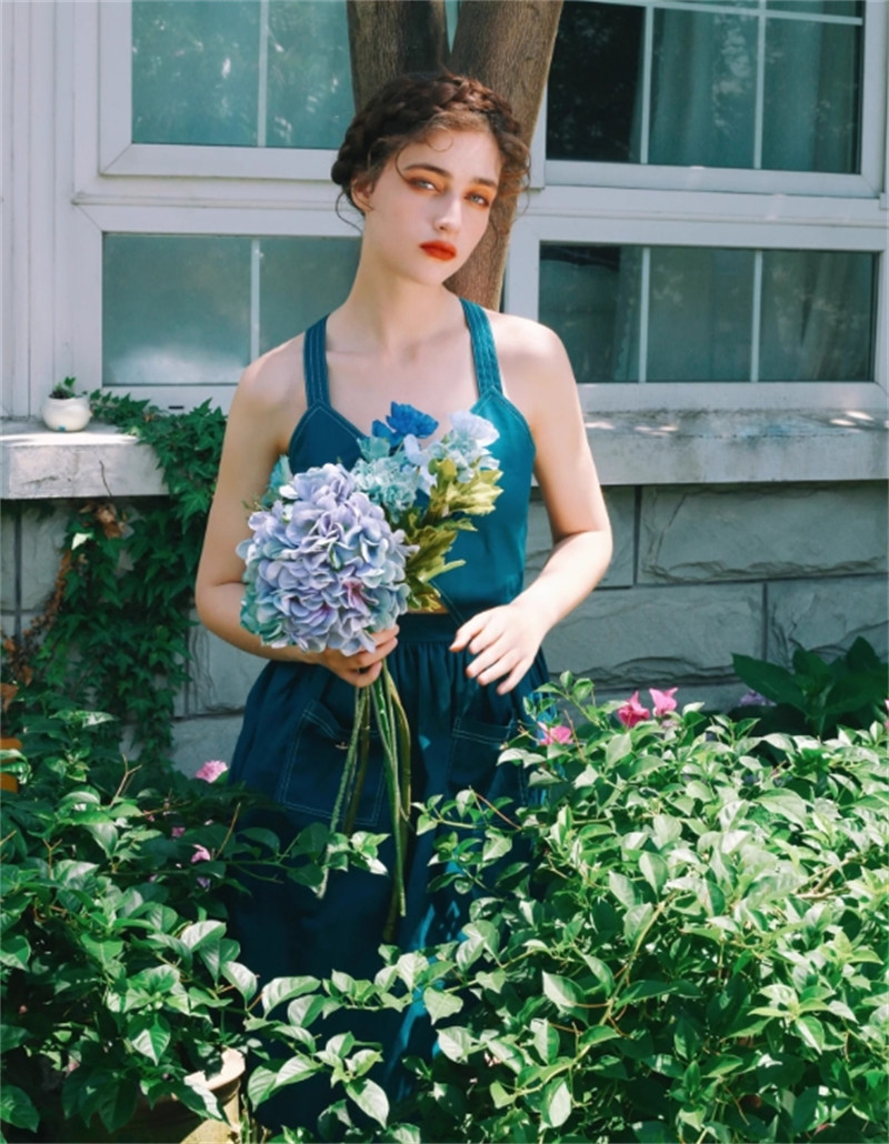 Lolita Style Peacock Blue V-Neck Suspender Strap Dress Retro Backless/Waist-Look