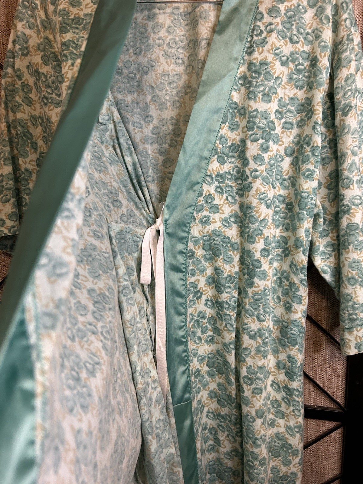 1960’s Vintage Handmade Robe With Matching Belt Beige And Seafoam Green-M