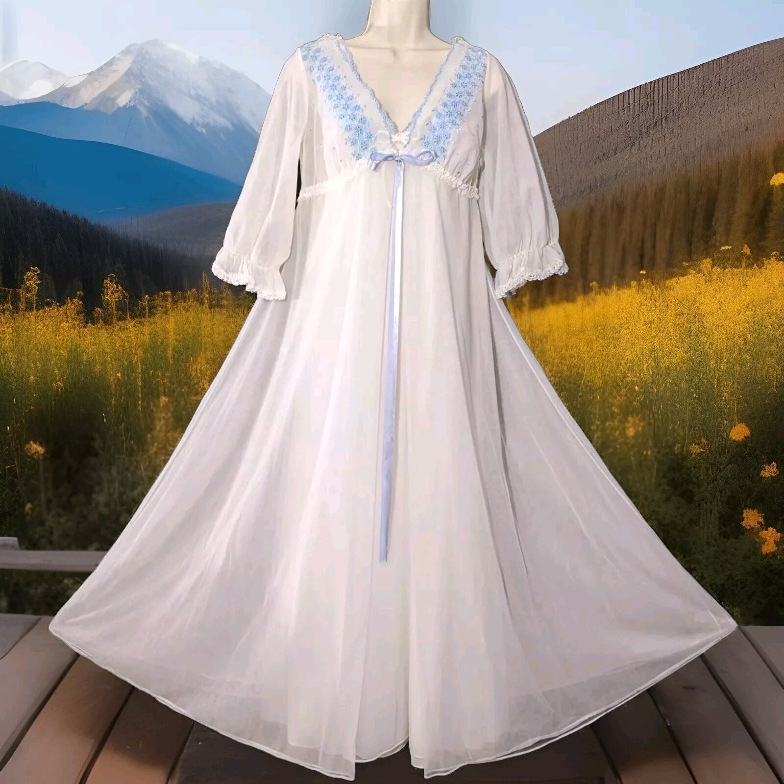 Vintage Slumber Suzy Embroidered Lace Dreamwear Nightgown Peignoir Robe Set