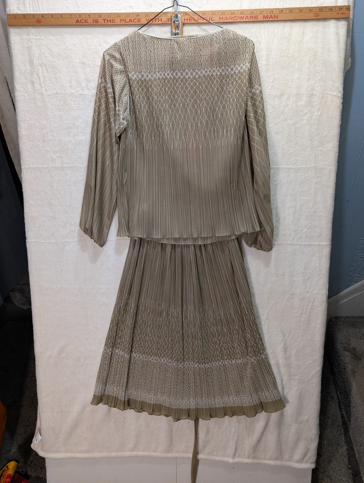 Vintage Liz Roberts Inc Two-Piece Set Beige Pleated Lattice Pattern