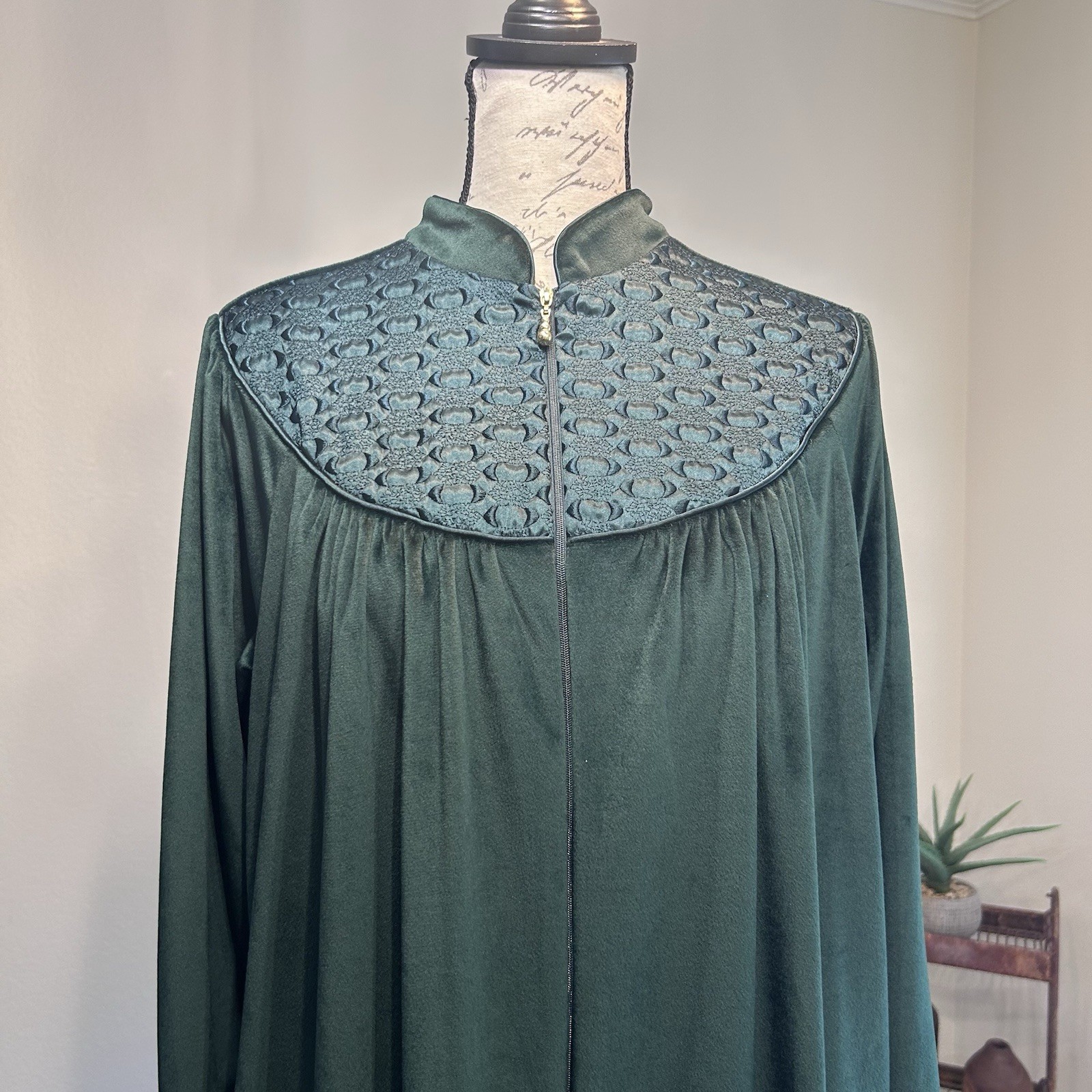 Vintage Crowntuft Zip Front Green Velour Housecoat Robe Pockets Women’s Medium