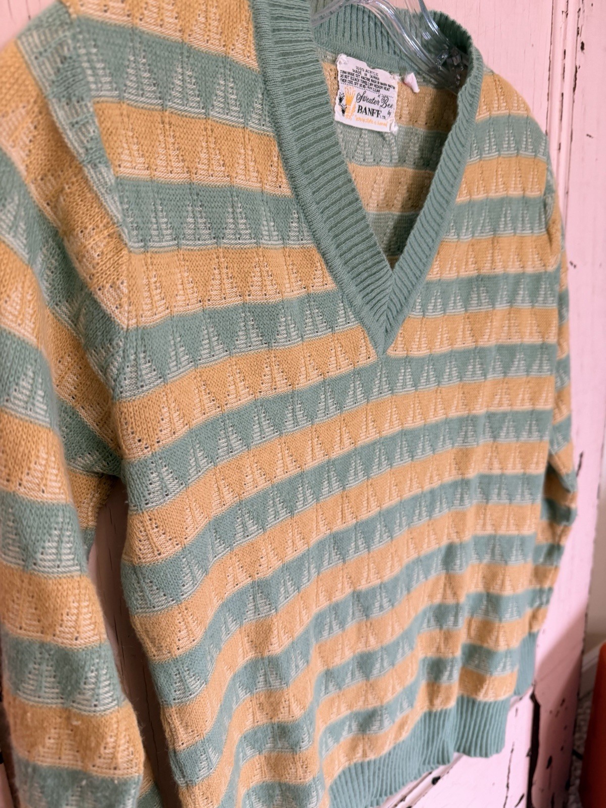 Vintage 60s 70s Banff Sweater Bee Women’s Acrylic V-Neck Striped Sweater S/M