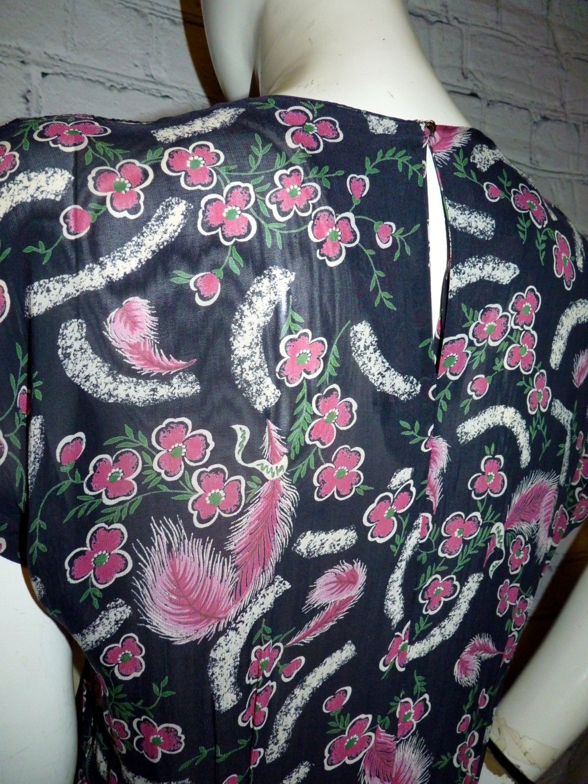VTG 1940s Feather Print Rayon Peplum Dress Hollywood Costume Collection Bust 40″