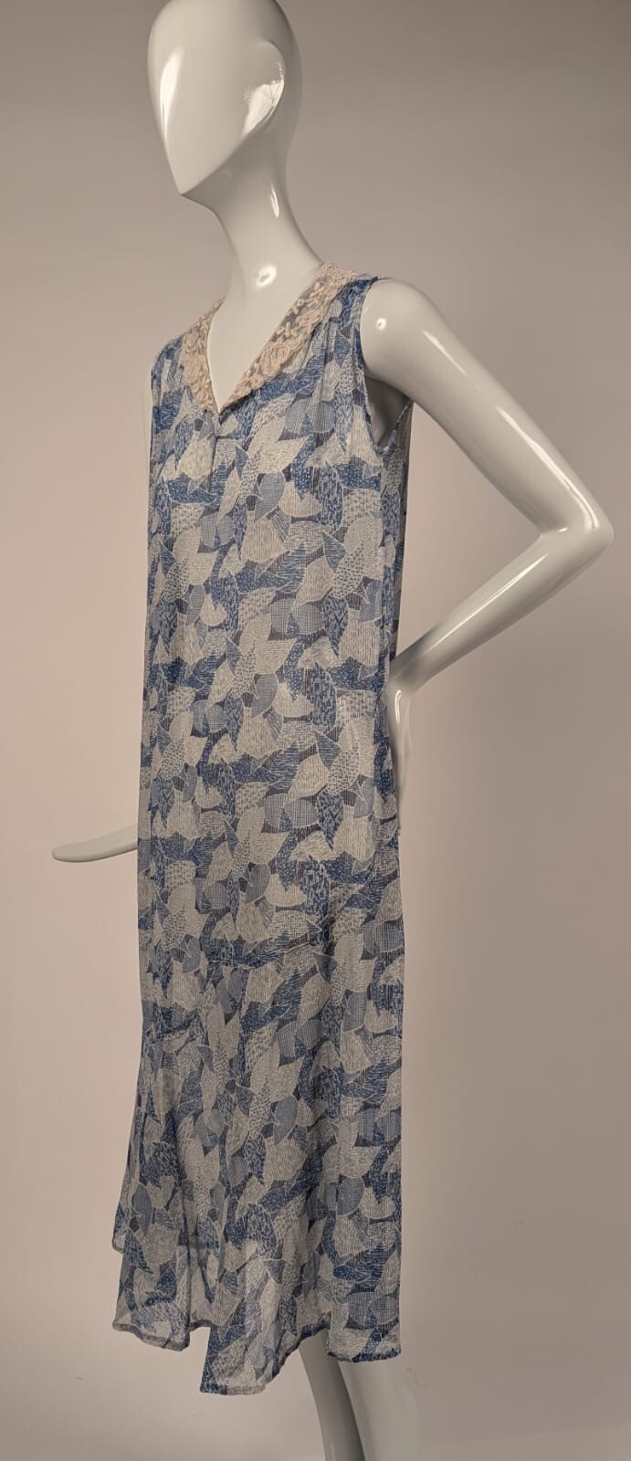 1920’S BLUE ABSTRACT PRINT MUSLIN DRESS W LACE COLLAR