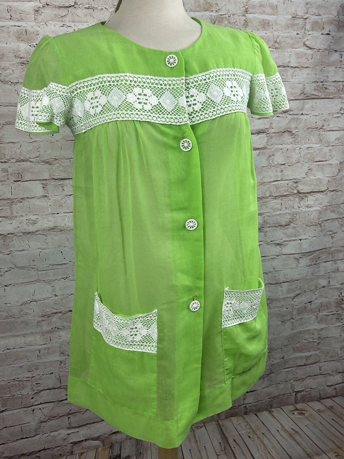 Vintage Sheer Lime Green Smock Shirt/ Dress Lace Pockets Button Front S CUTE!