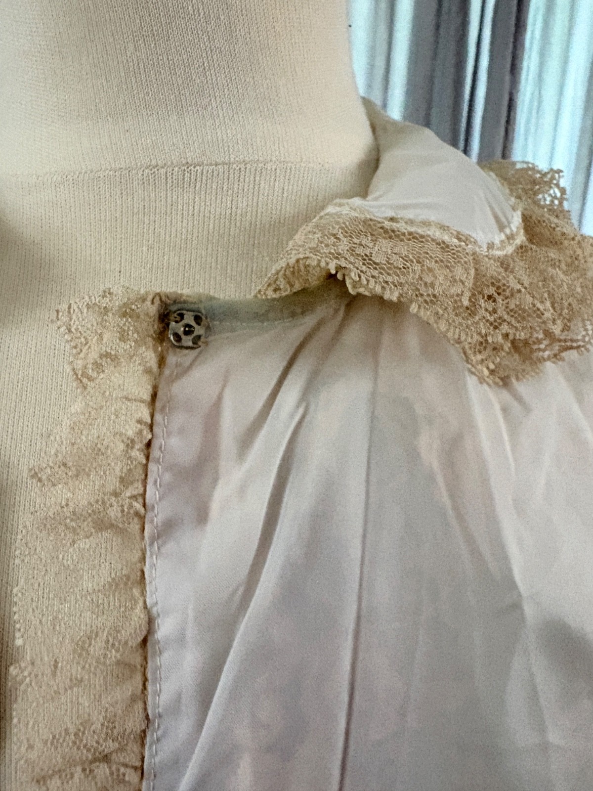 Keyloun Dressing Gown, Old Hollywood Robe, 50’s to 60’s Vintage Lace Robe Medium
