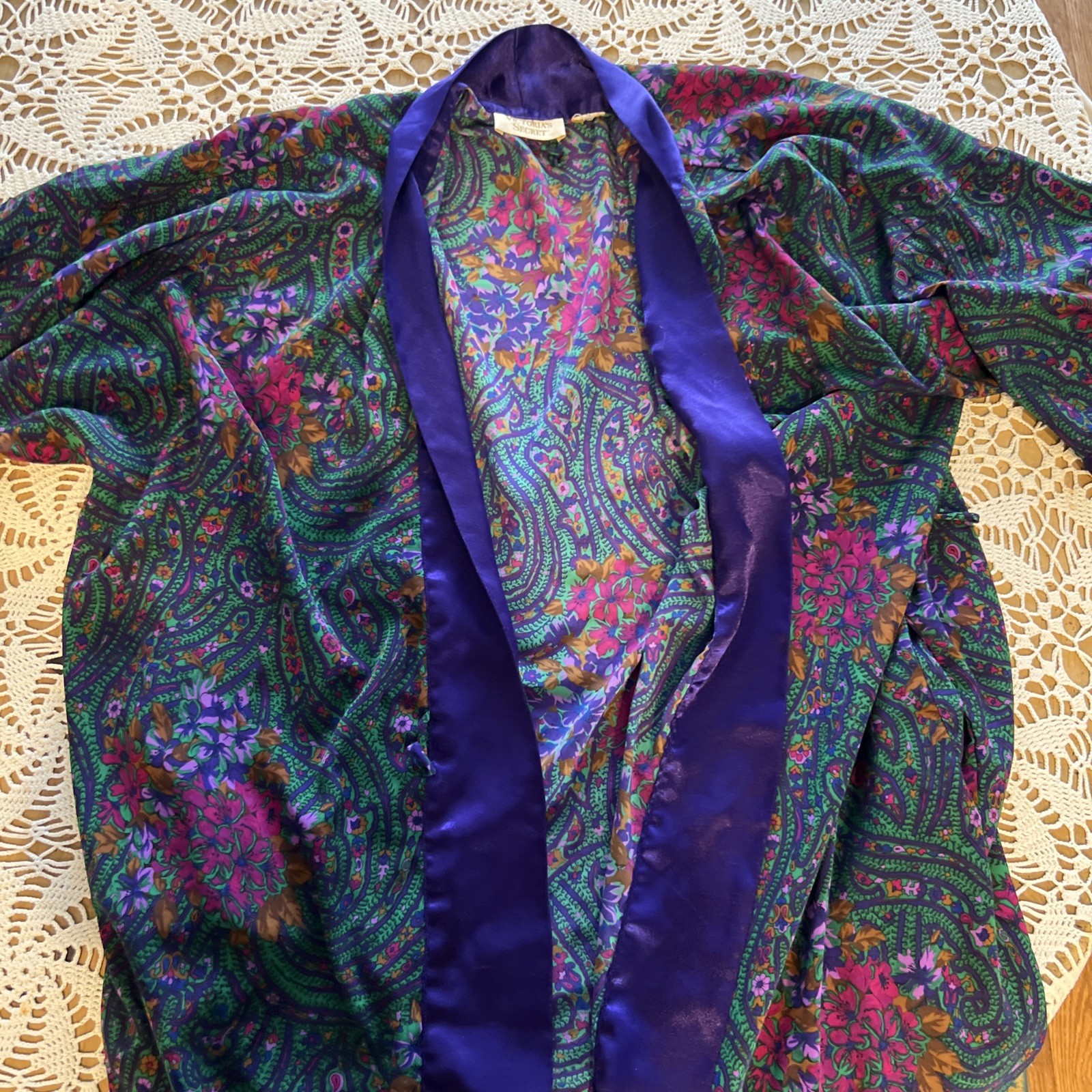 80s Vintage Victorias Secret (One Size Fits All) Womens Imperial Satin Robe
