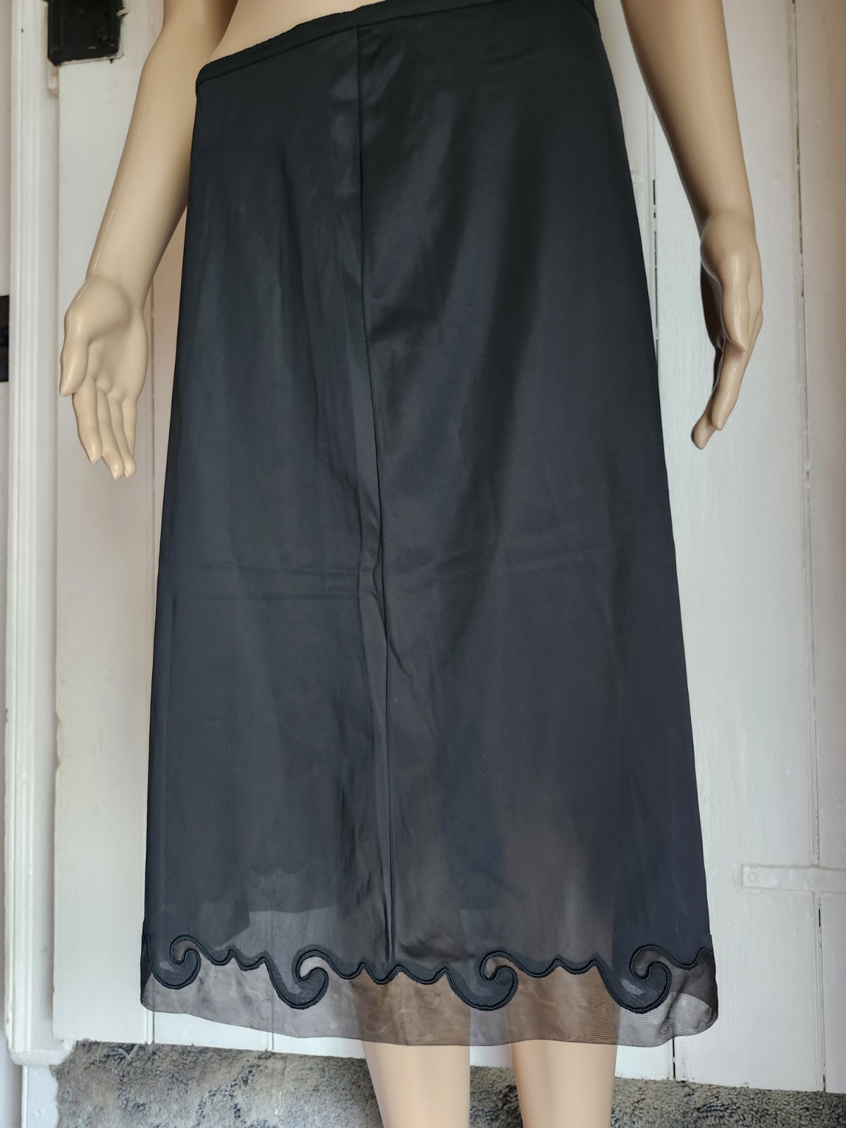 Rare Vintage 1950s Yolande Half Slip Nylon Black Swirl Lace Hem Pillow Tab Sz M