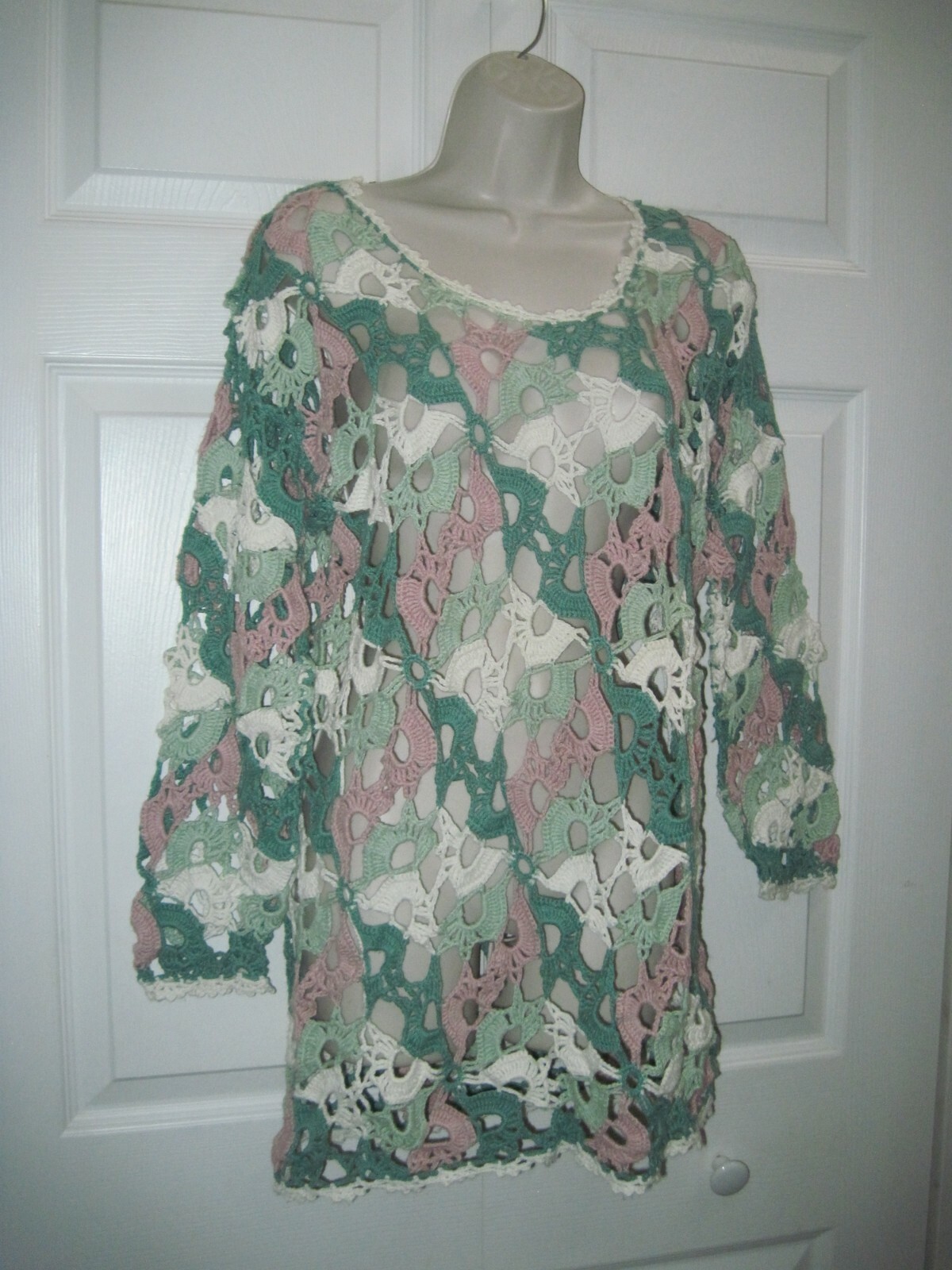 Contempo Women’s One Size Crochet Knit Top White Pink Green Long Sleeves