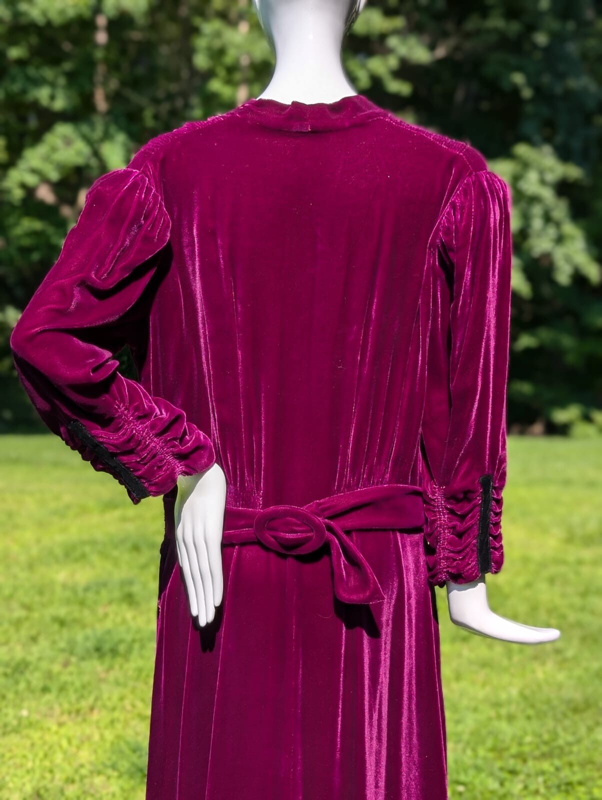UNUSUAL VINTAGE 1940’S MAGENTA + HUNTER GREEN SILK VELVET DRESS W RUCHING