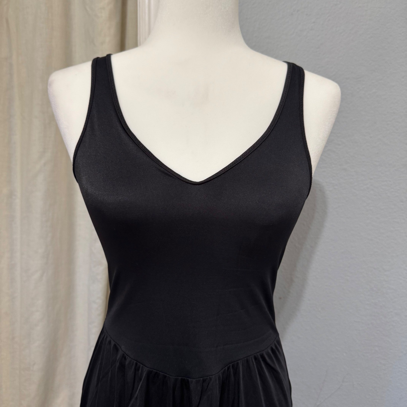 Warners Perfect Measure Vintage Black Full Slip Lace Trim V-Neck 55728 Size 36