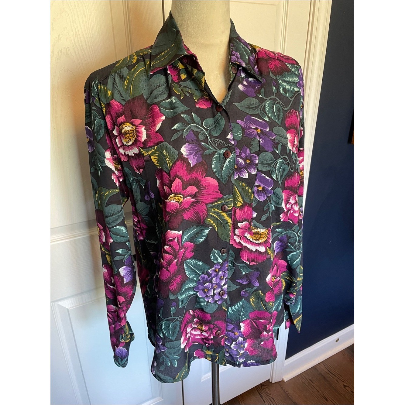 Vintage Silky Floral Button-Down Blouse in Black and Magenta Size Medium