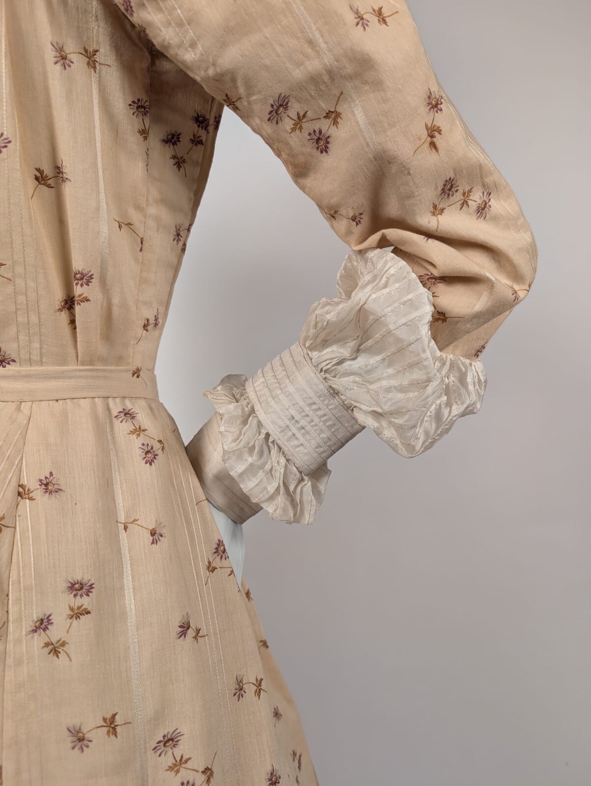 EARLY EDWARDIAN FLORAL PRINT BLONDE WOOL DRESS W SNOW WHITE SILK DE CHINE