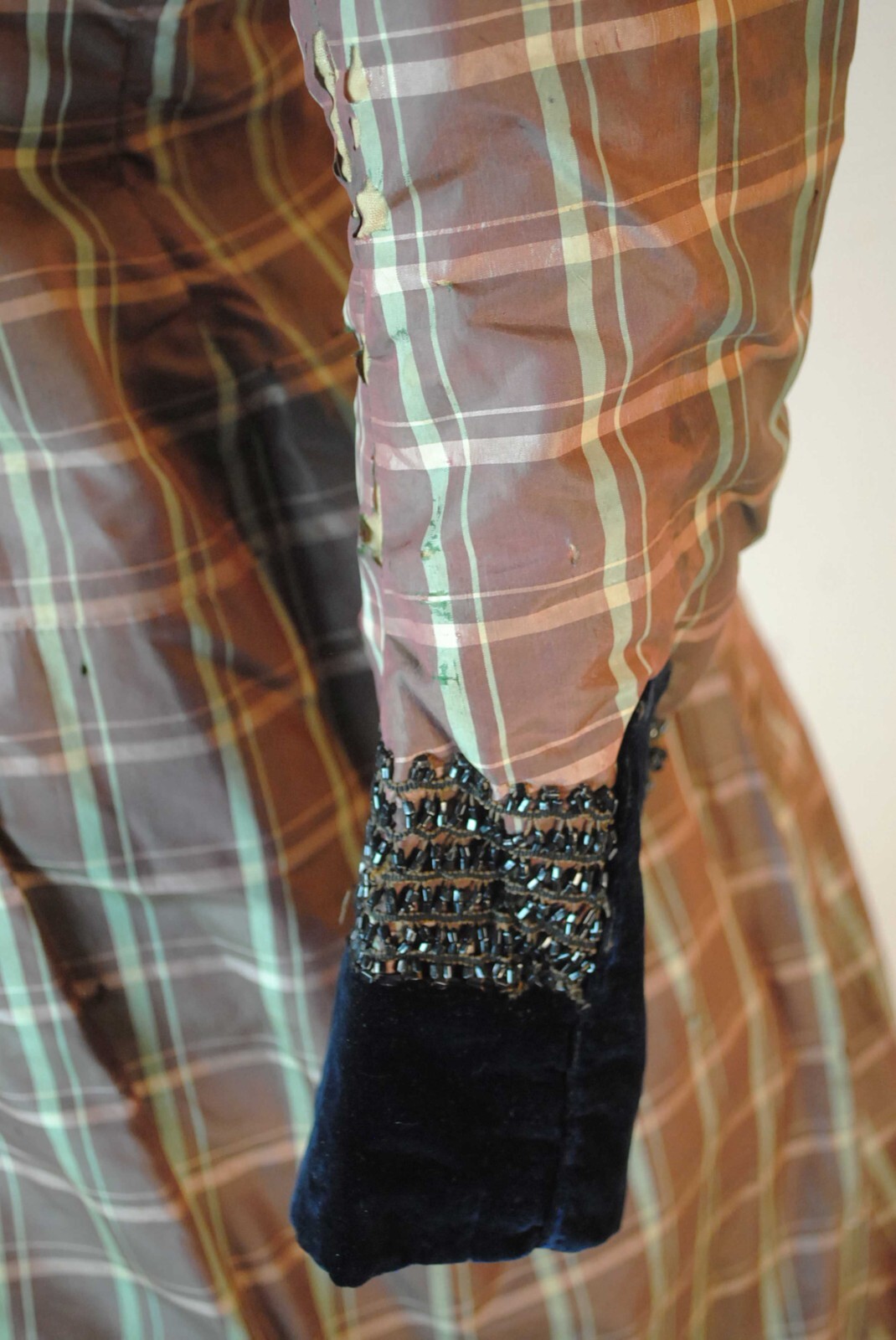 1850 CHECKED PLAID SILK TAFFETA DAY DRESS, HOUSE DRESS