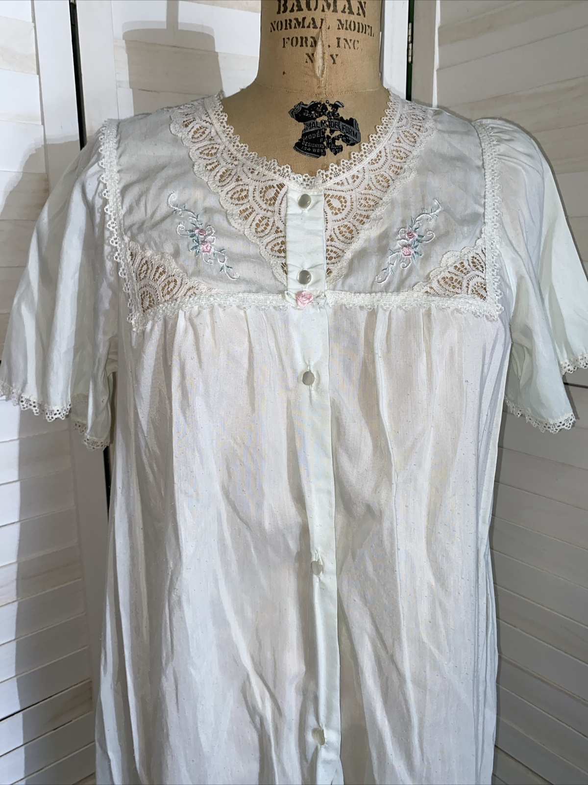 Vintage Vanity Fair Ladies 100% Cotton Lt.Green Short Sleeve Nightgown USA Large