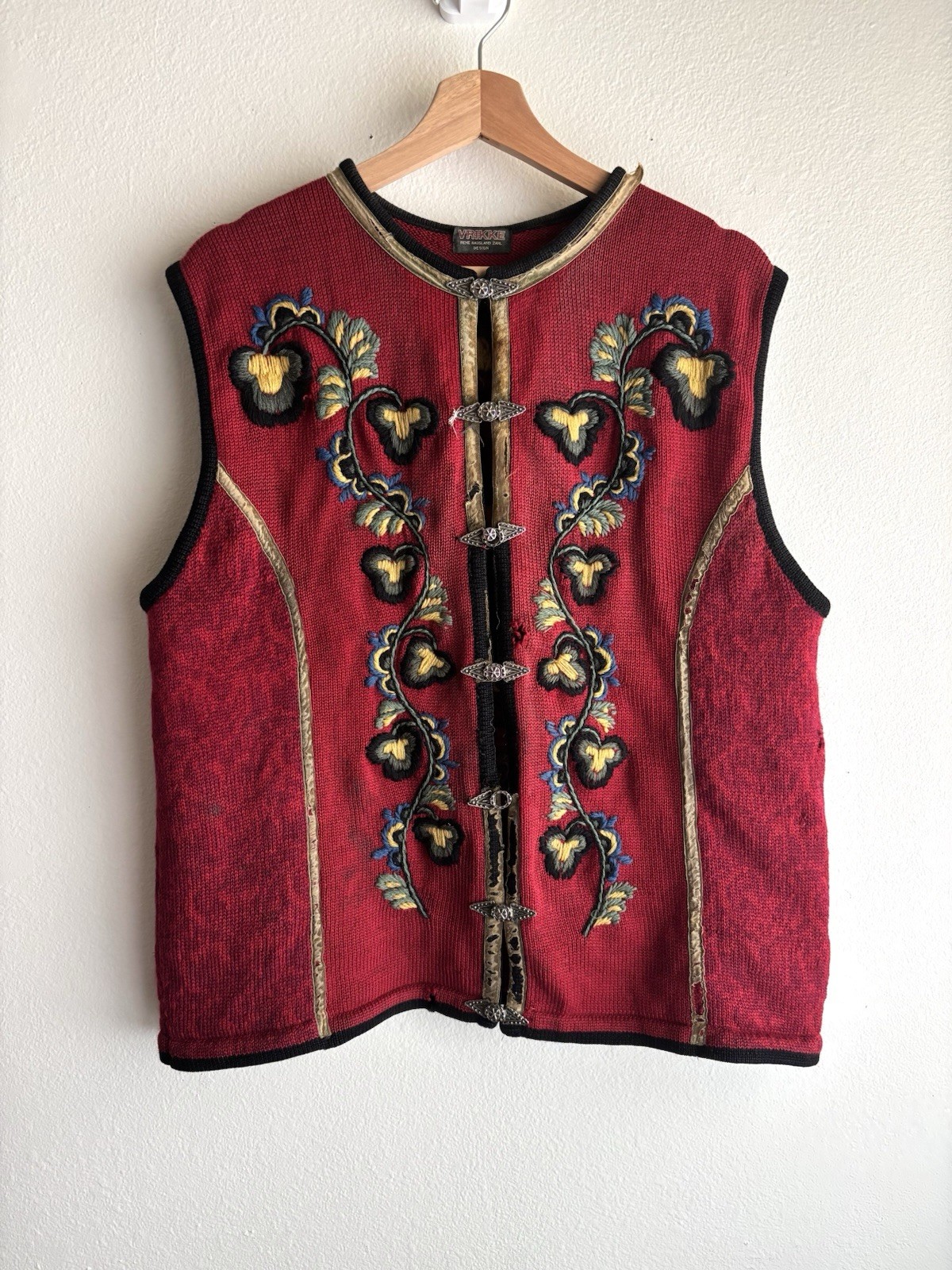 Vintage 80s Irene Haugland Zahl VRIKKE Norway 100% Wool Vest Clasps Distressed