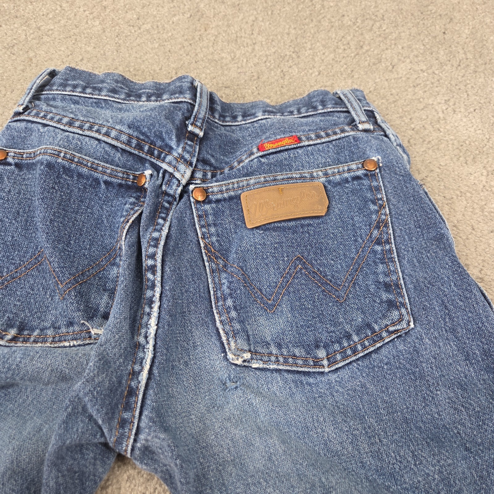 Women’s Wrangler 14mwz 24 X 32 high-Rise Cowboy Cut Slim Fit USA Distressed Vtg