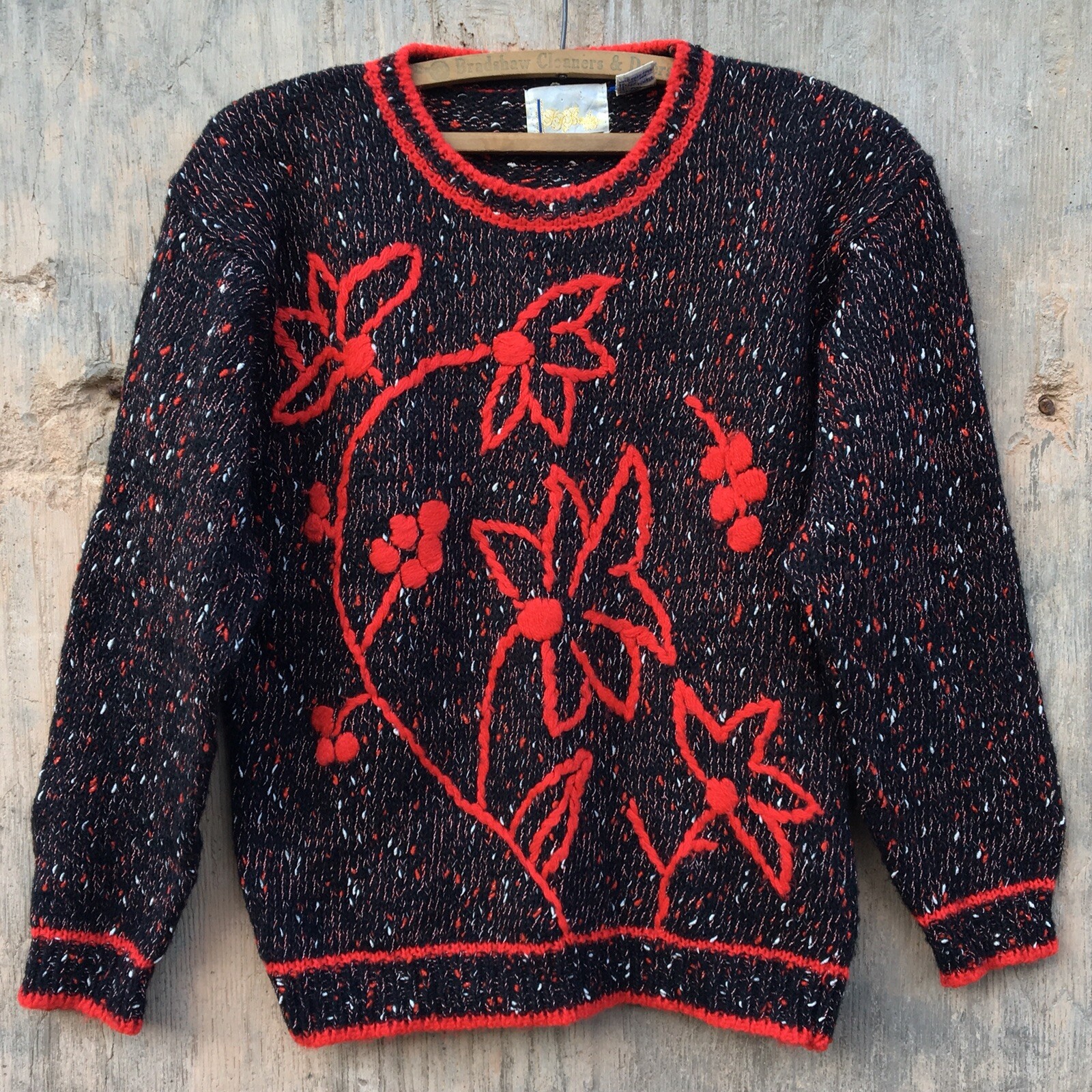VTG Christmas Holiday TR BENTLEY Sweater Black Red White 3D Flora Berries M EUC