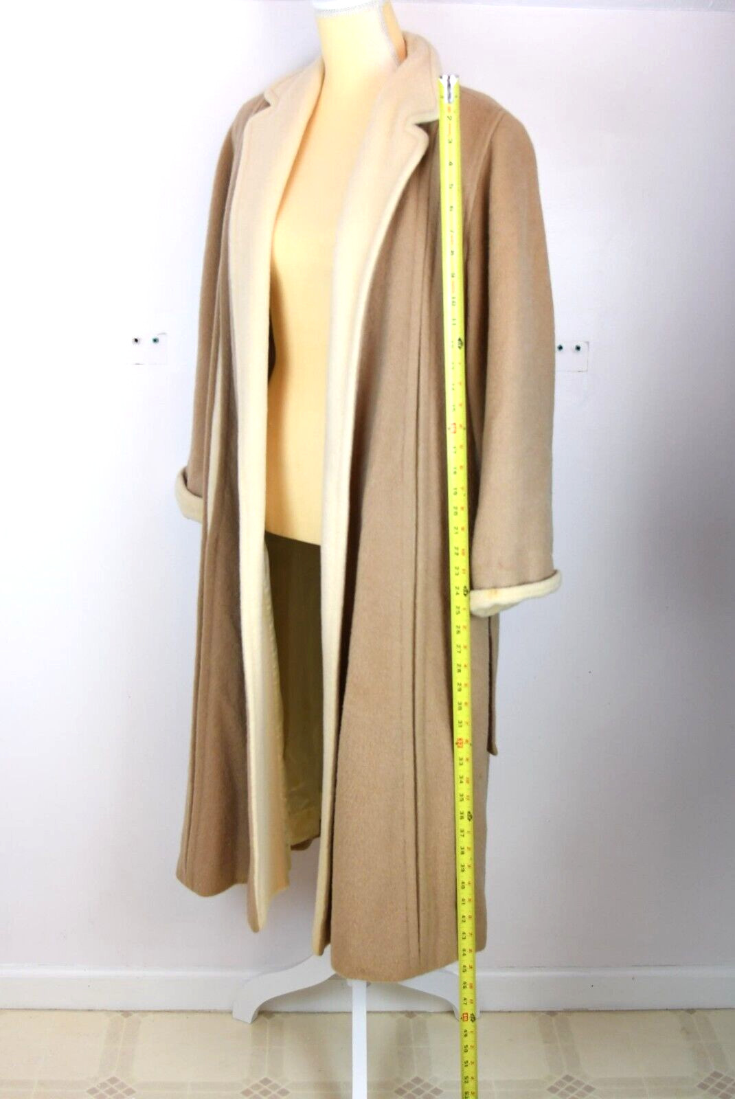Vintage 1940s Style Great Over Car Coat Tan Beige Cream Belt Princess Seam Peek