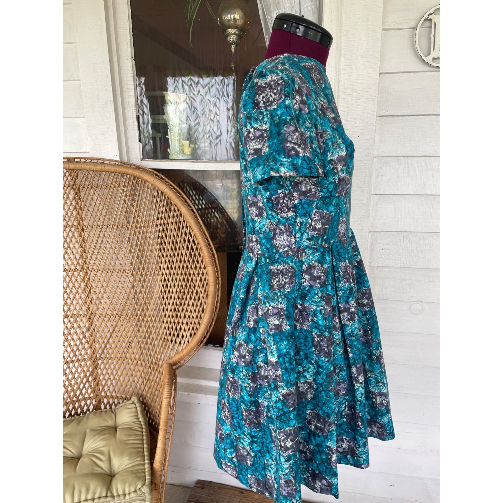 Vintage 1950s Polished Cotton Floral Pleated Shortsleeve Dress Small