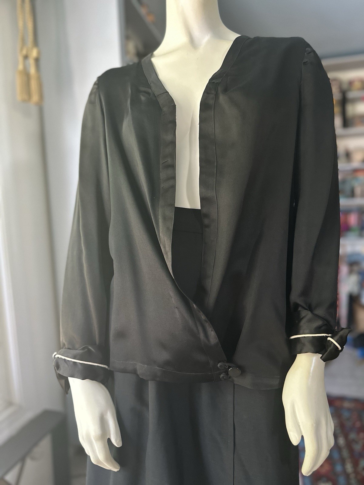1920s Vintage Black Silk Satin Jacket Women’s Size M
