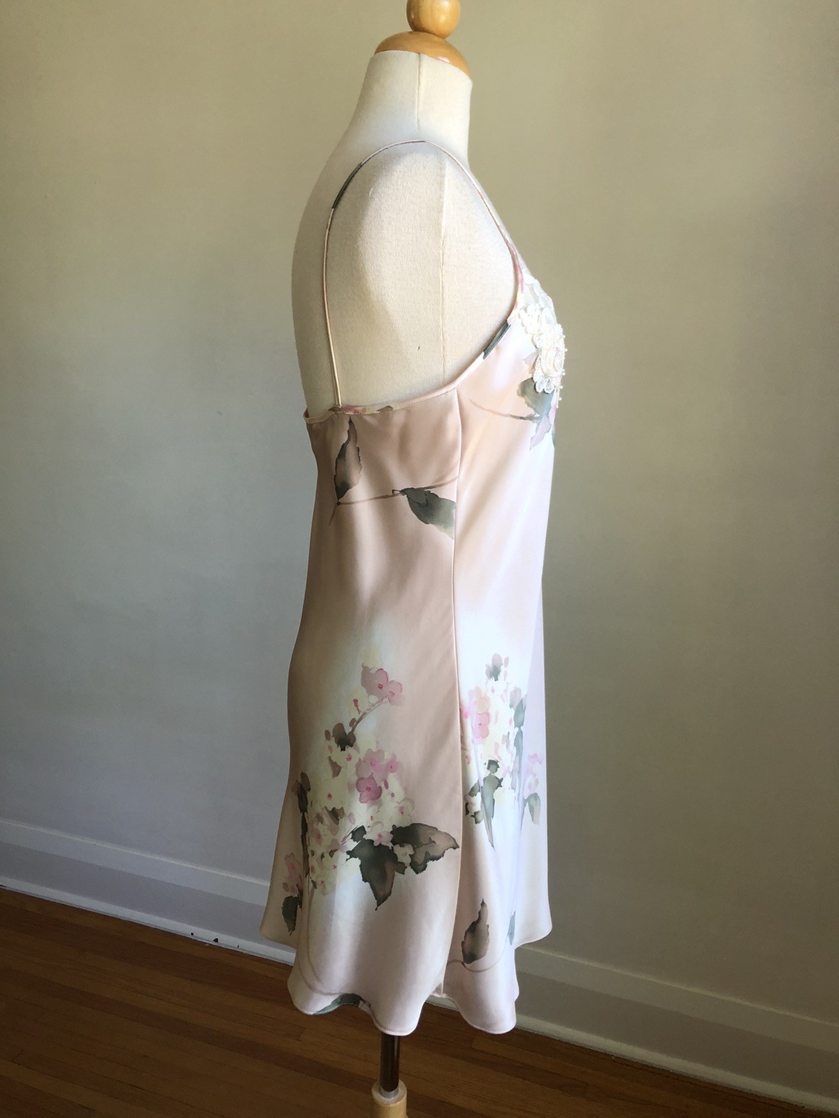 GORGEOUS VTG CALIFORNIA DYNASTY Pink Floral Silky Satin Lace & Pearls Chemise S