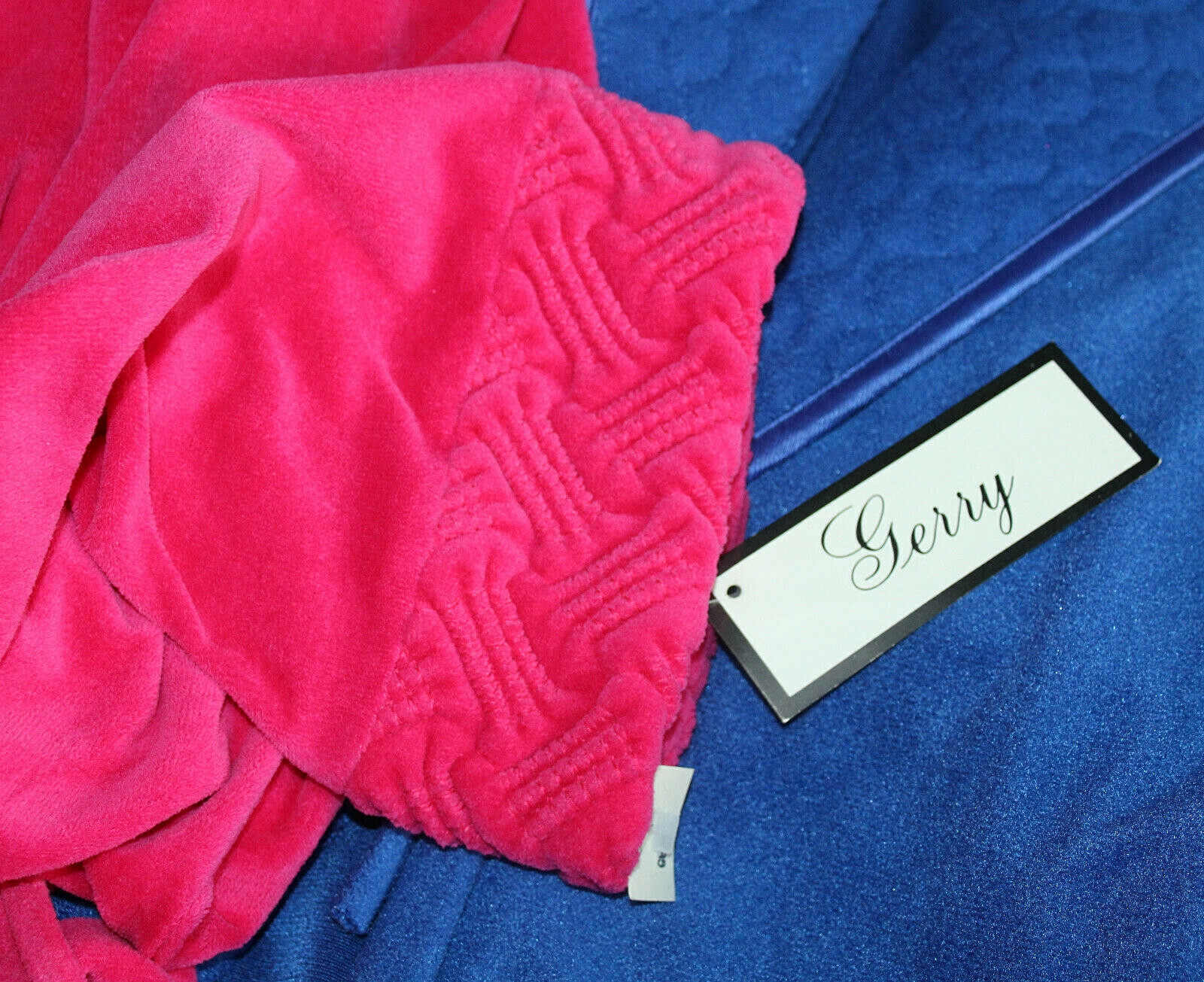 NEW! Vintage GERRY Plush Velour PINK Bathrobe w Embossed Design Trim Size Medium