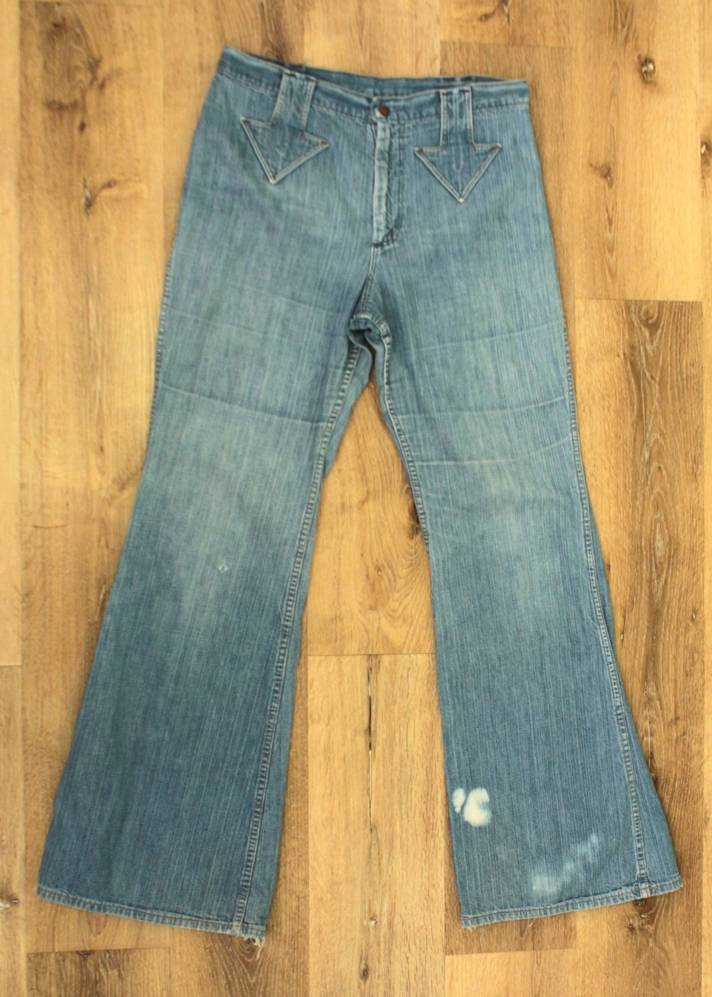 VTG Womens 70s Wrangler Denim Bell Bottom Jeans W/ Arrow Belt Loops Sz 33″ 1970s
