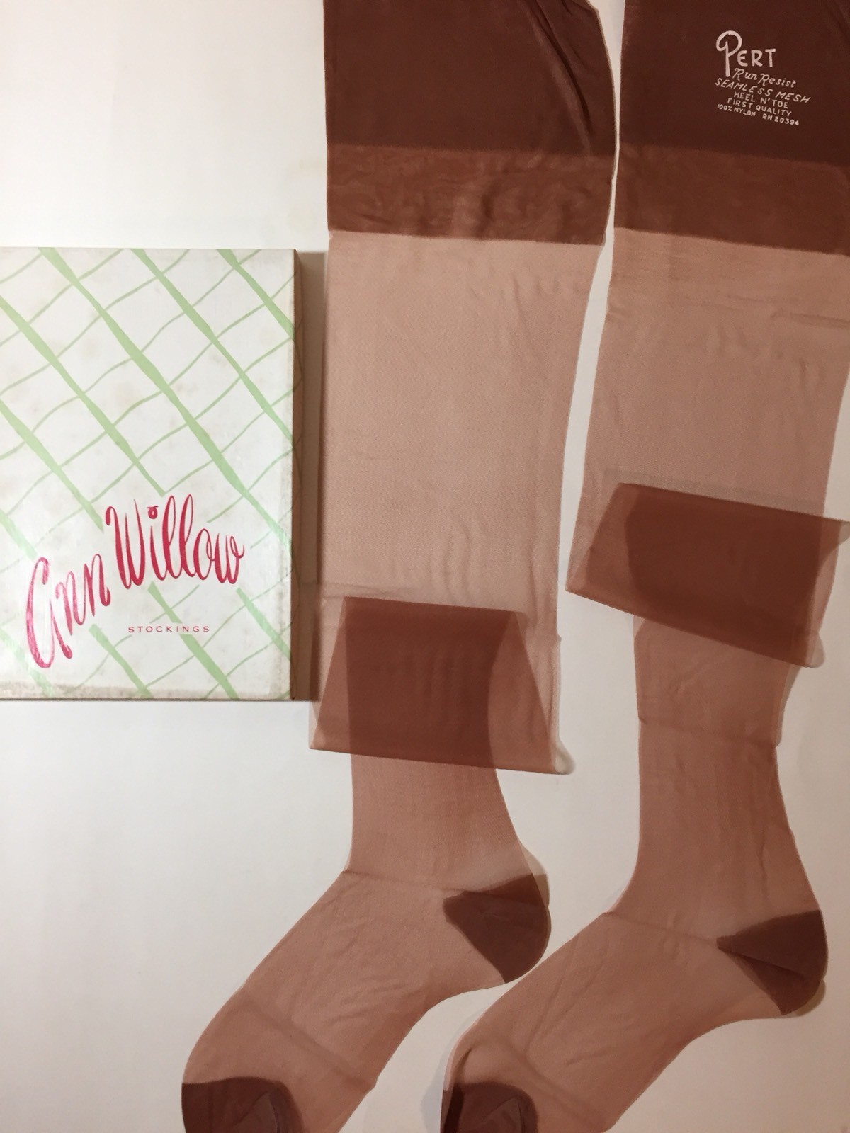 WOW 12 Pair’s Vintage 1950 SAMBA PIN-UP NYLON STOCKINGS R.H.T. 9 1/2” X 31 PINUP