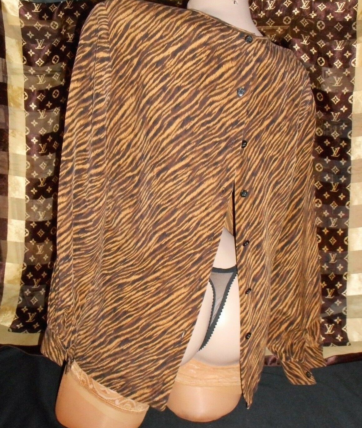 USA 10P Silk Blouse 4 Ply Silk Tiger Jewel Neckline L/S Full Button Back NOS