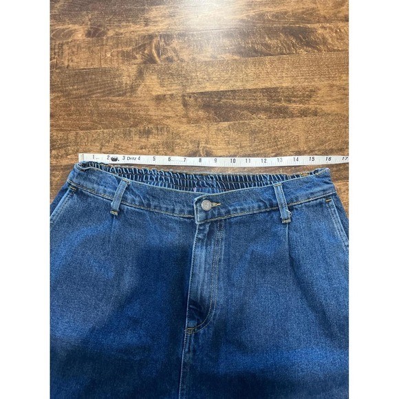 Vintage high waisted Mom jeans, heart patch elastic cropped full hip 30″