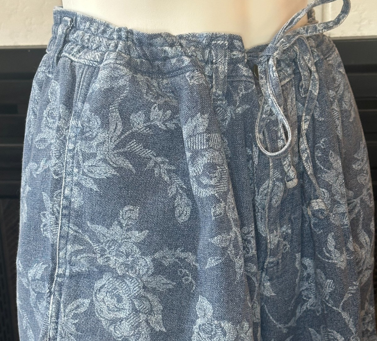 Vtg Blue Blues B Etc. 100% Cotton Roses acid print Shorts size 12 waist 29″