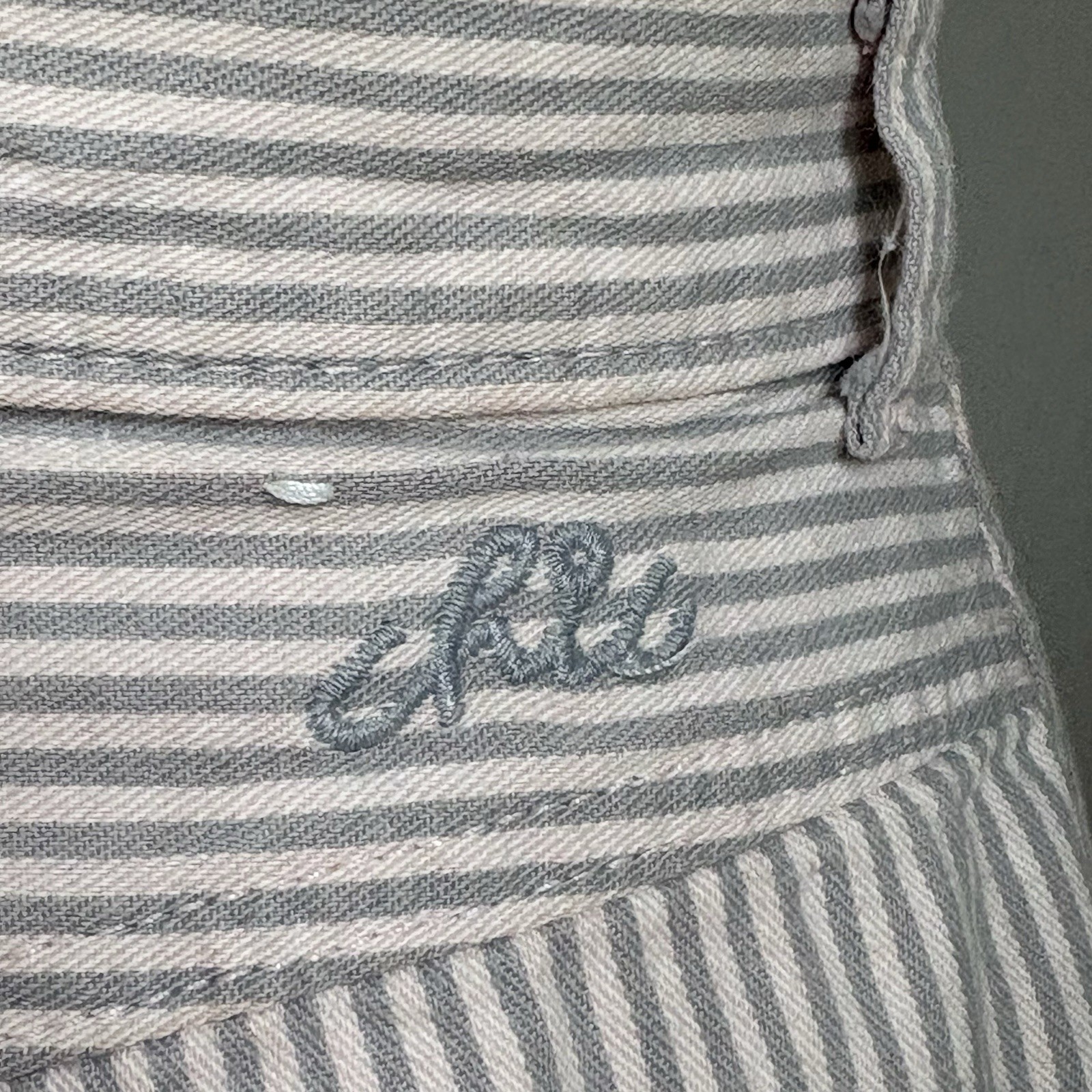 Vintage 80’s does 50’s Pale Pink & Gray Striped Cigarette Style Pants S 27 x 28