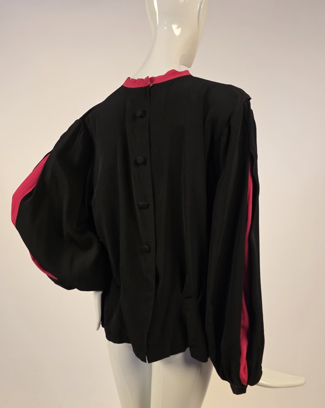 ANTIQUE 1930’S BLACK + PINK RAYON CREPE BLOUSE W PUFF SLEEVES