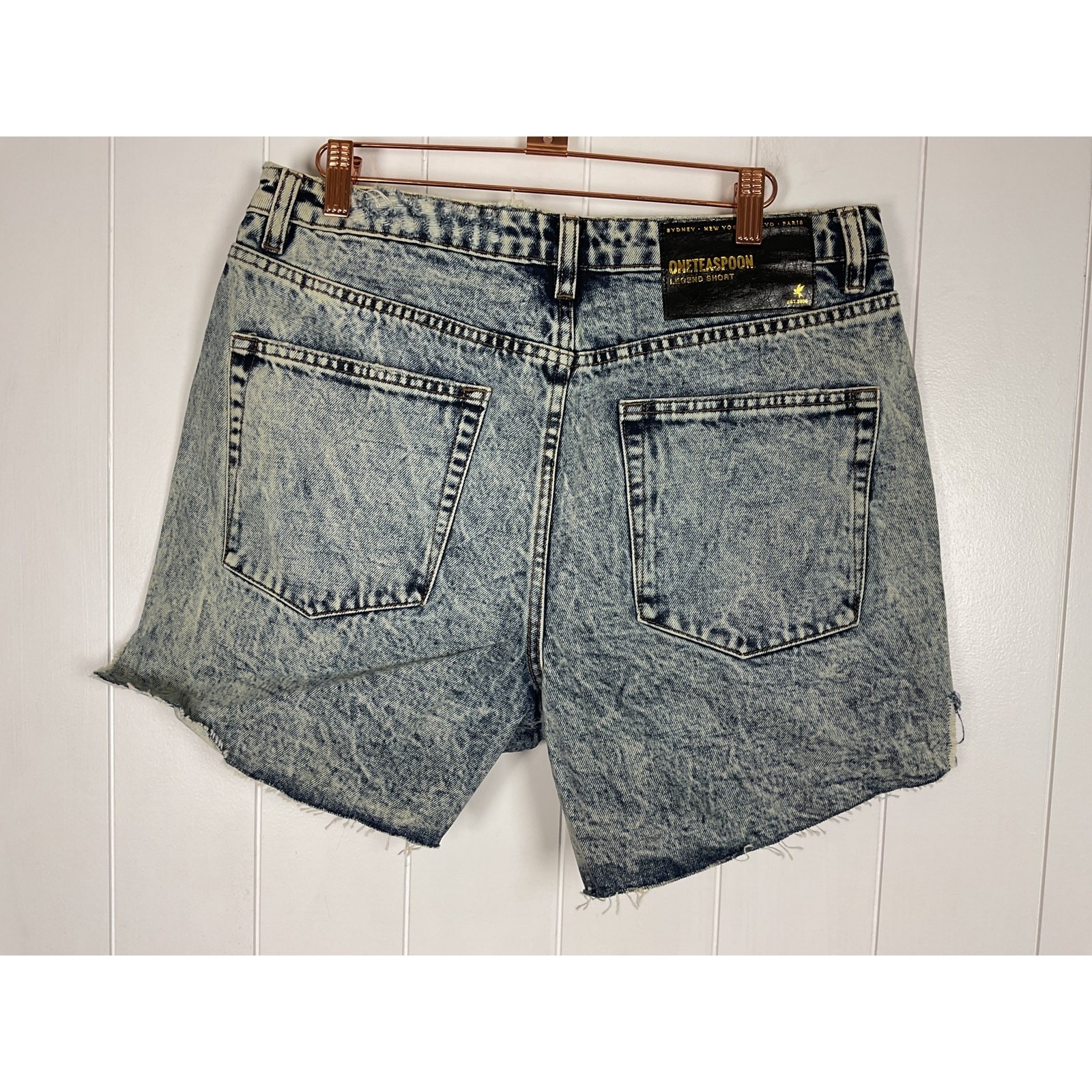 One Teaspoon Legend High Waisted Mom Denim Washed Shorts Size 31 NWT