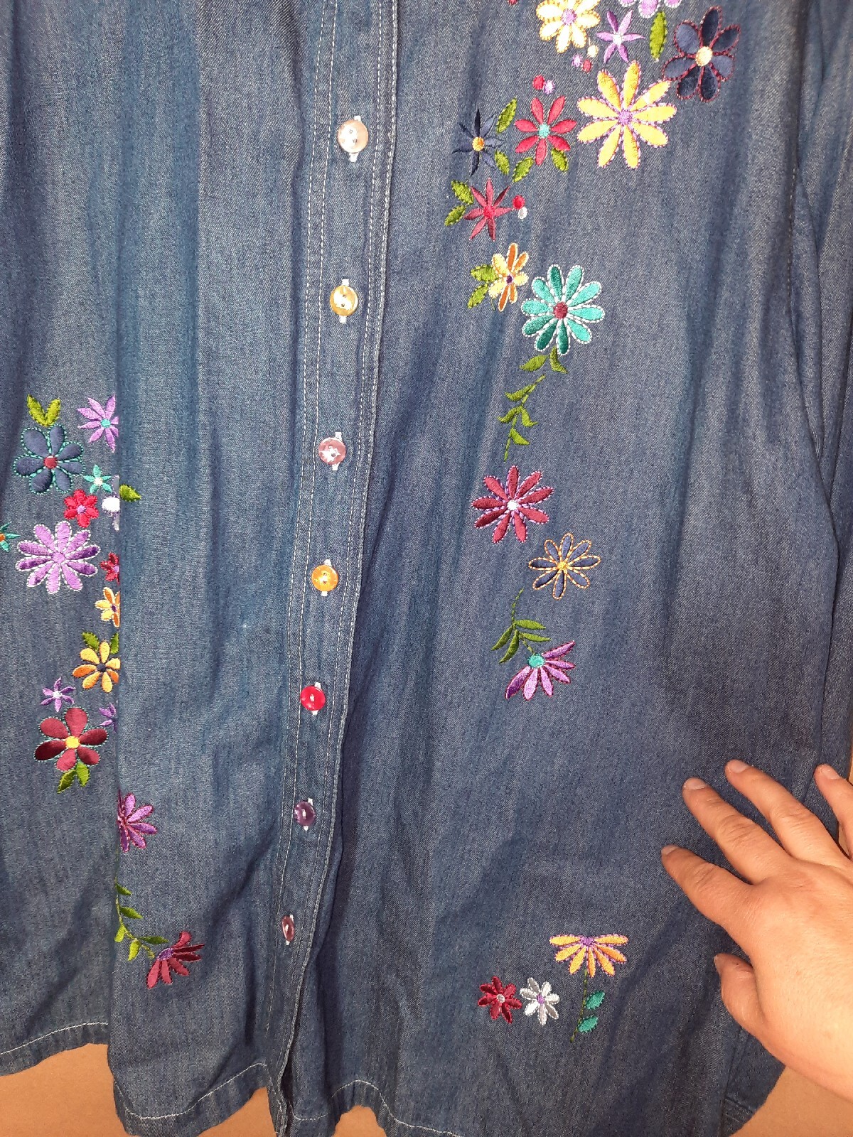 Fantastic Colorful Vtg Silver Threads Button Top Denim Blue Embroidered Daisies
