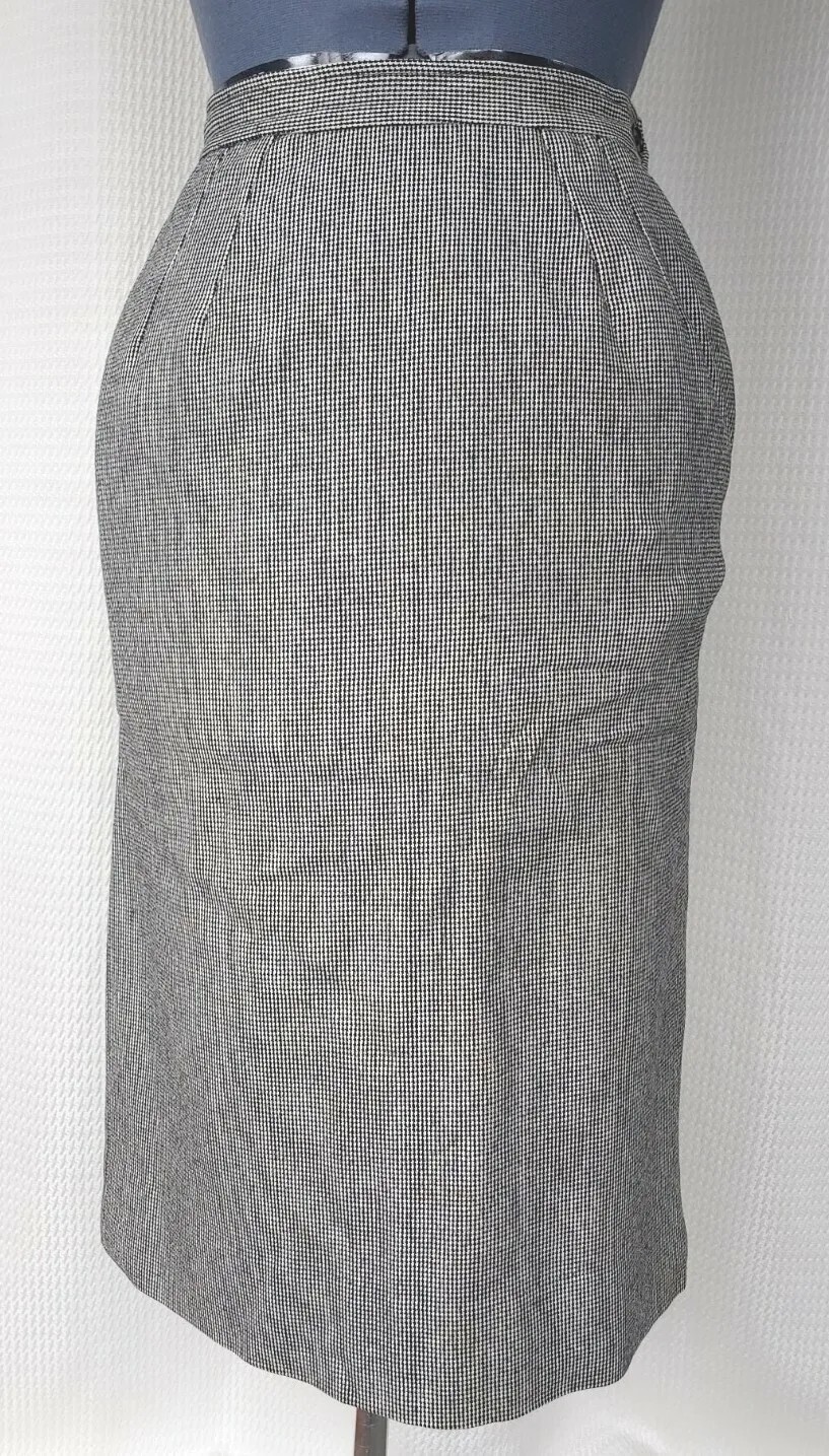 Vintage Black & White Houndstooth Straight Fitted Skirt 26″ Waist Size 2?