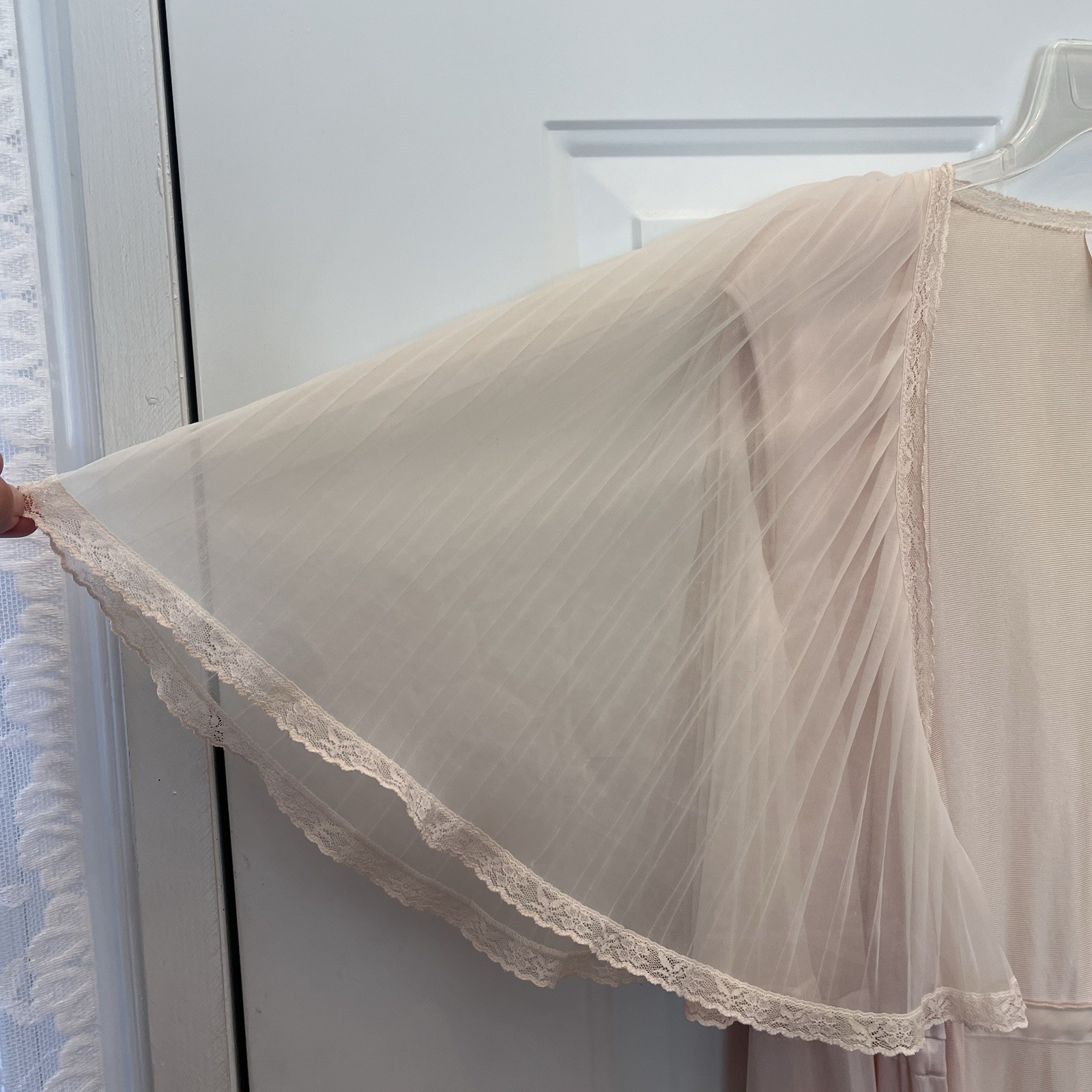 Jolie Two VTG Nylon Robe Sheer Pleated Chiffon Capelet Dressing Gown Beige Small