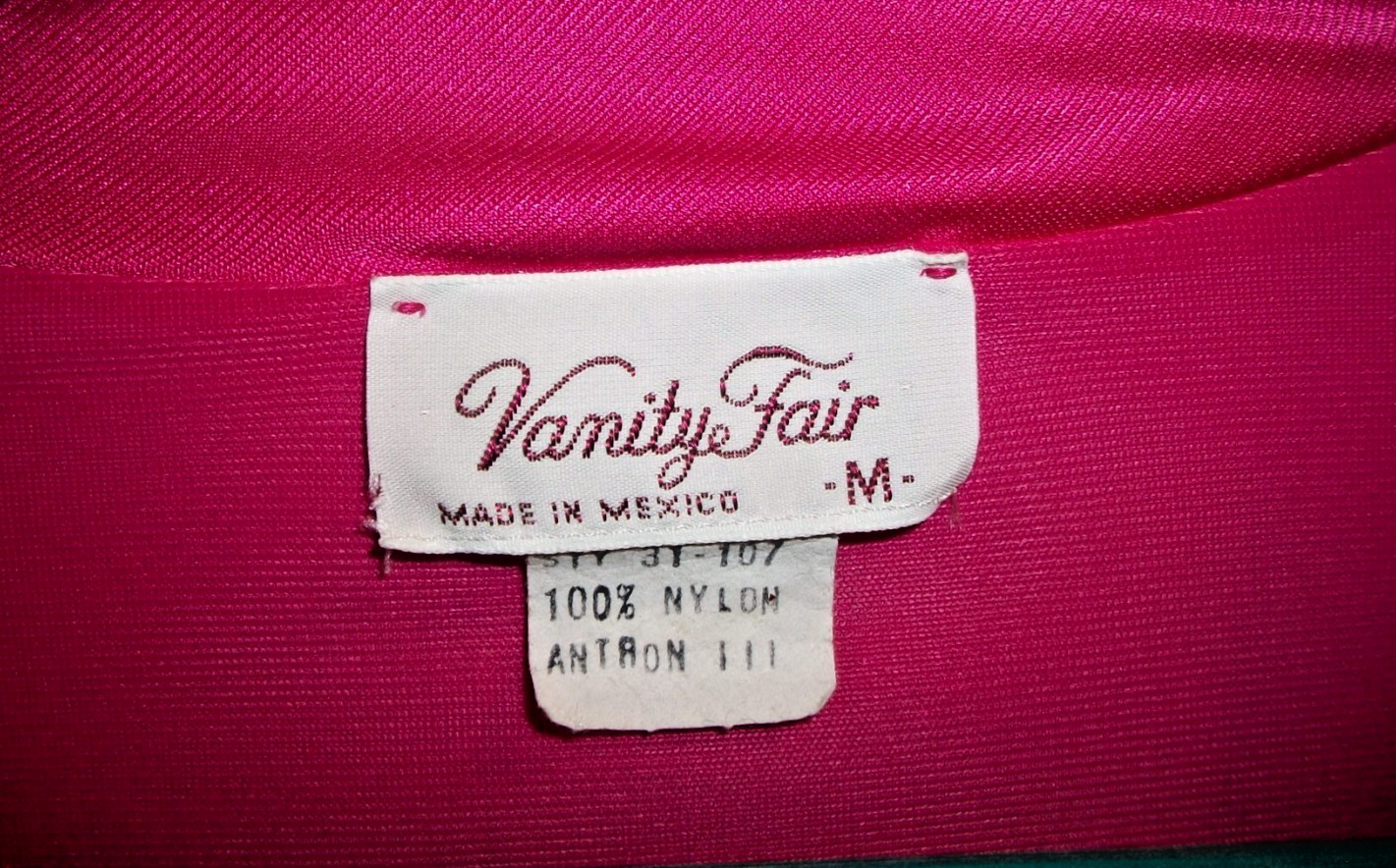 Vintage Vanity Fair MAGENTA PINK Robe Nightgown Set M USA SILKY NYLON RETRO 70’s