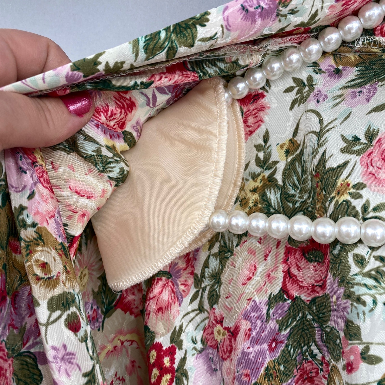 Vintage 80s L.A. Intimates Floral Satin Robe Womens Small Pink Garden Party