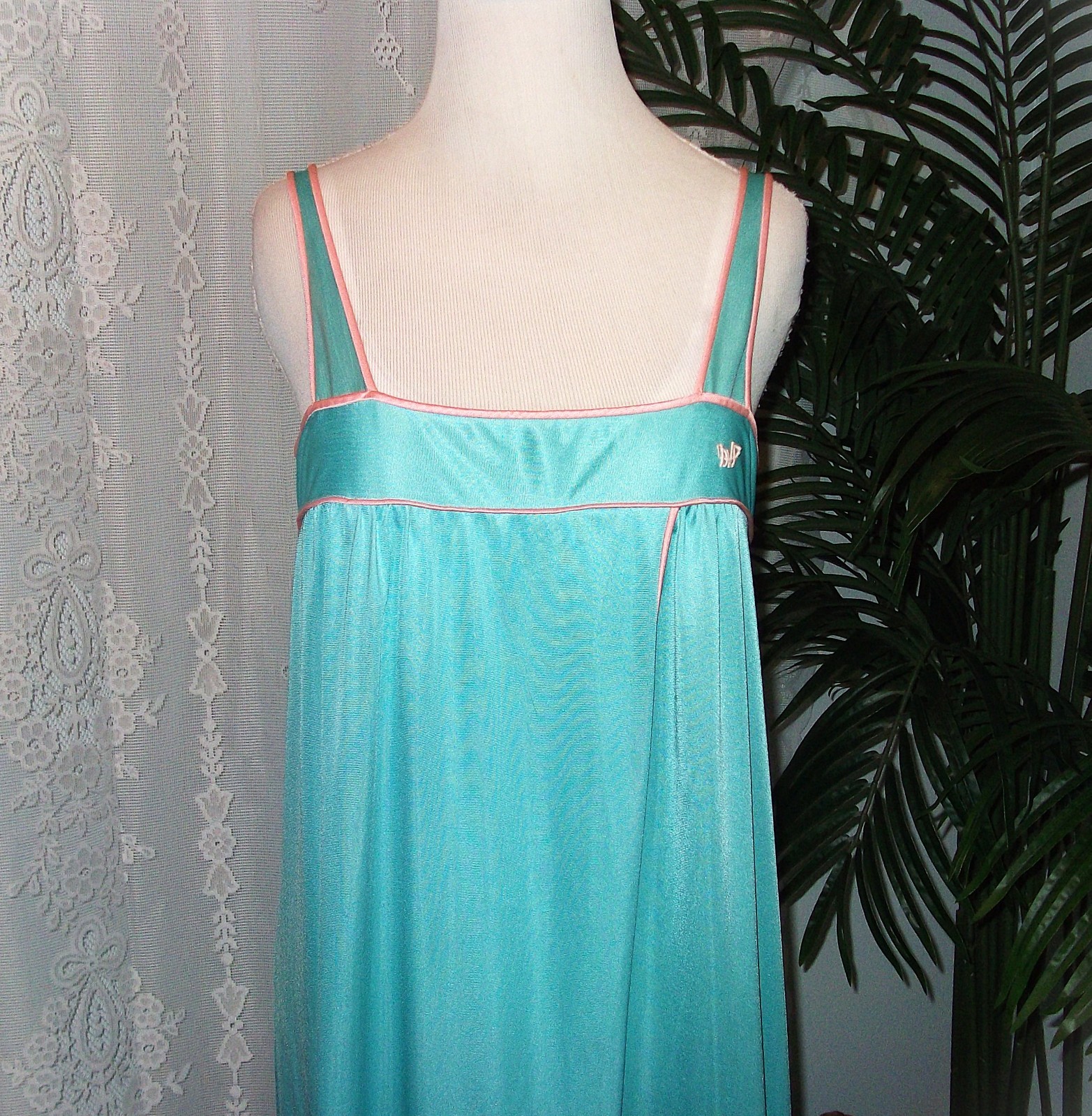 Sm.-Med.”Diane Von Frostenberg” 2 tone,Aqua blue,pink trim,long vtg. nightgown