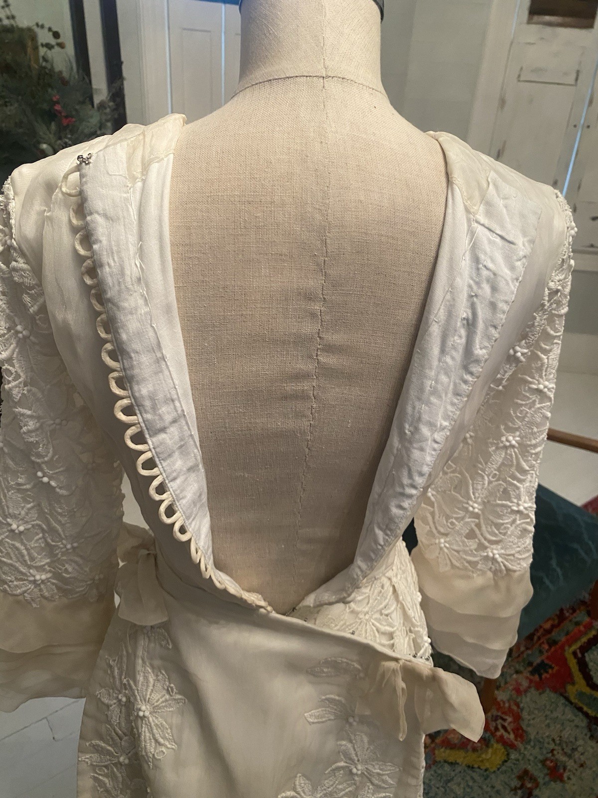 Vtg Soft White/Off White Embroid/Floral Handmade Wedding Dress W/Train-XS