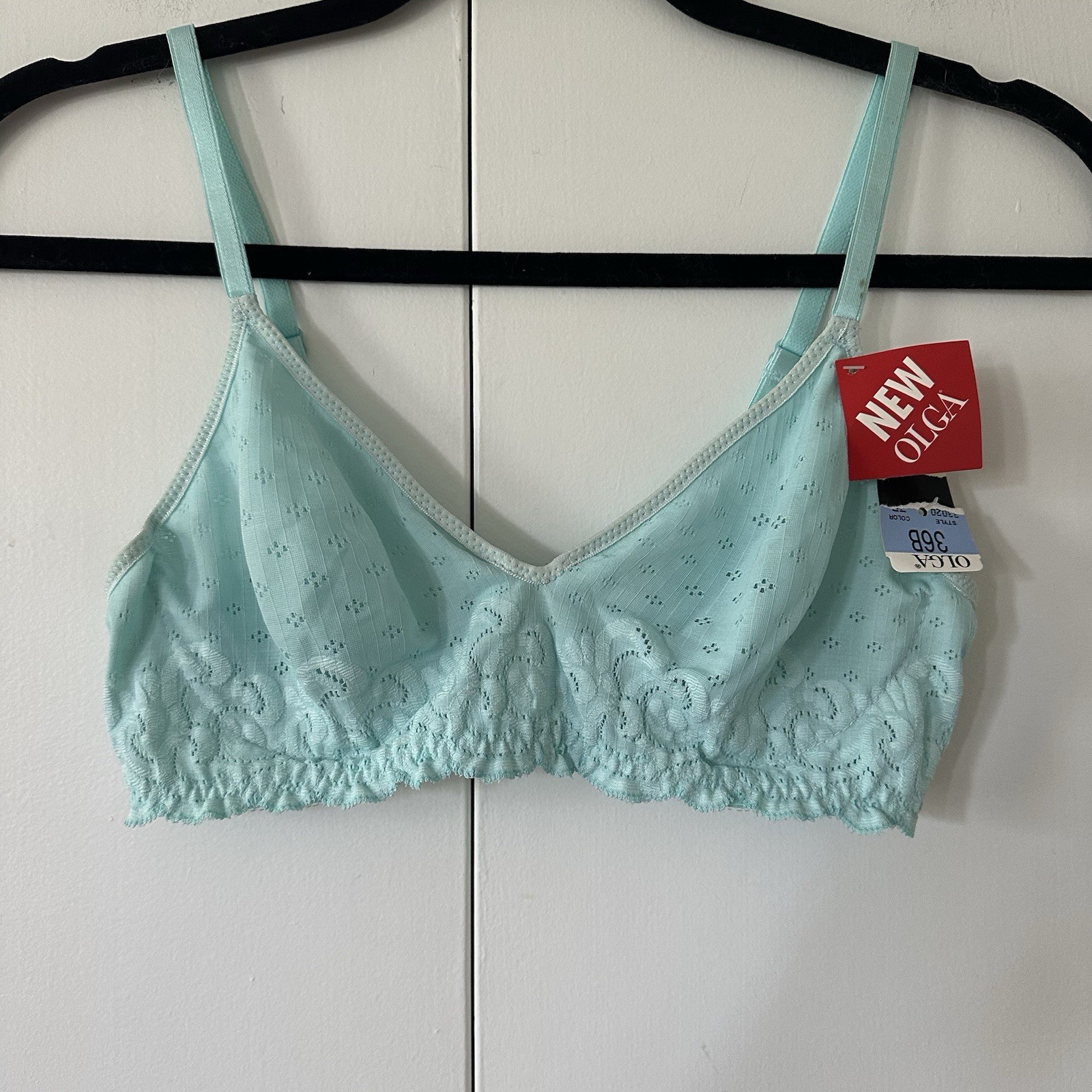 Vintage 1980s/1990s Deadstock Turquoise Pointelle Floral Underwire Bra OLGA 36B