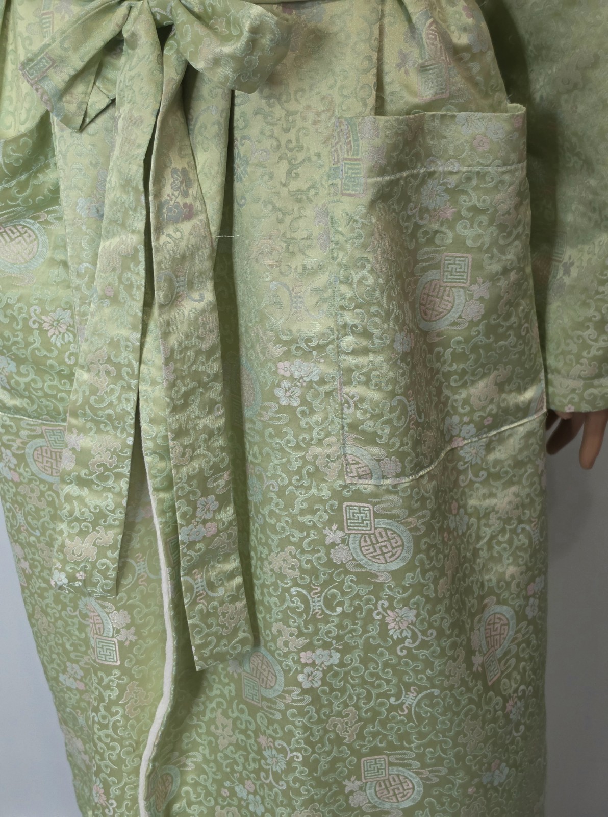 VTG Sage Green Asian Inspired Silky Satin Brocade Fleece Lined Robe Housecoat