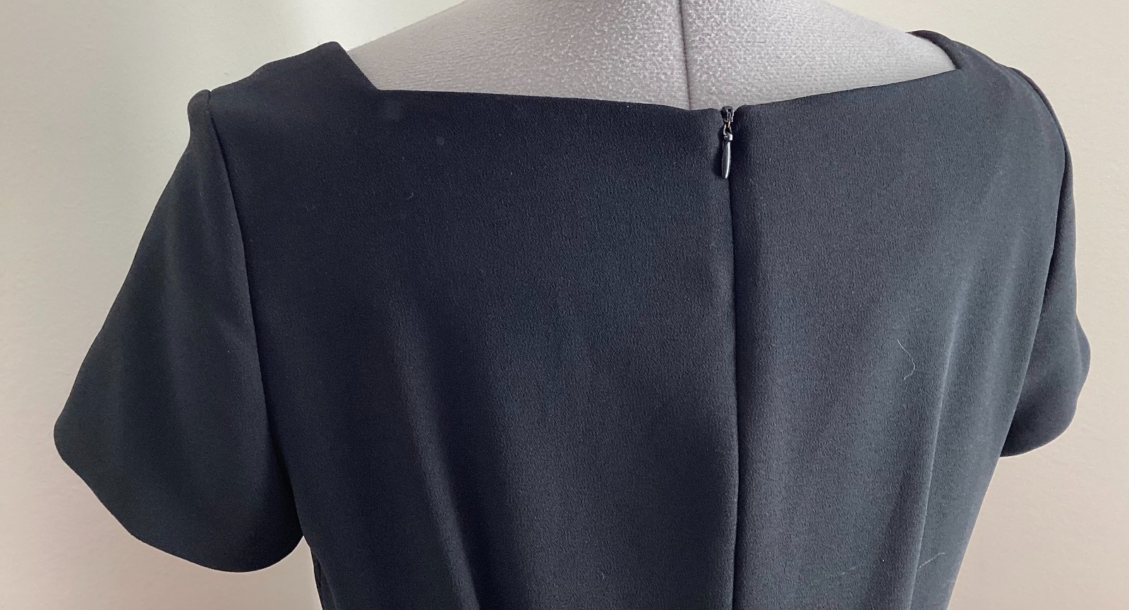 VTG David Warren black 8 sheath dress back zipper square neck line short sleeve