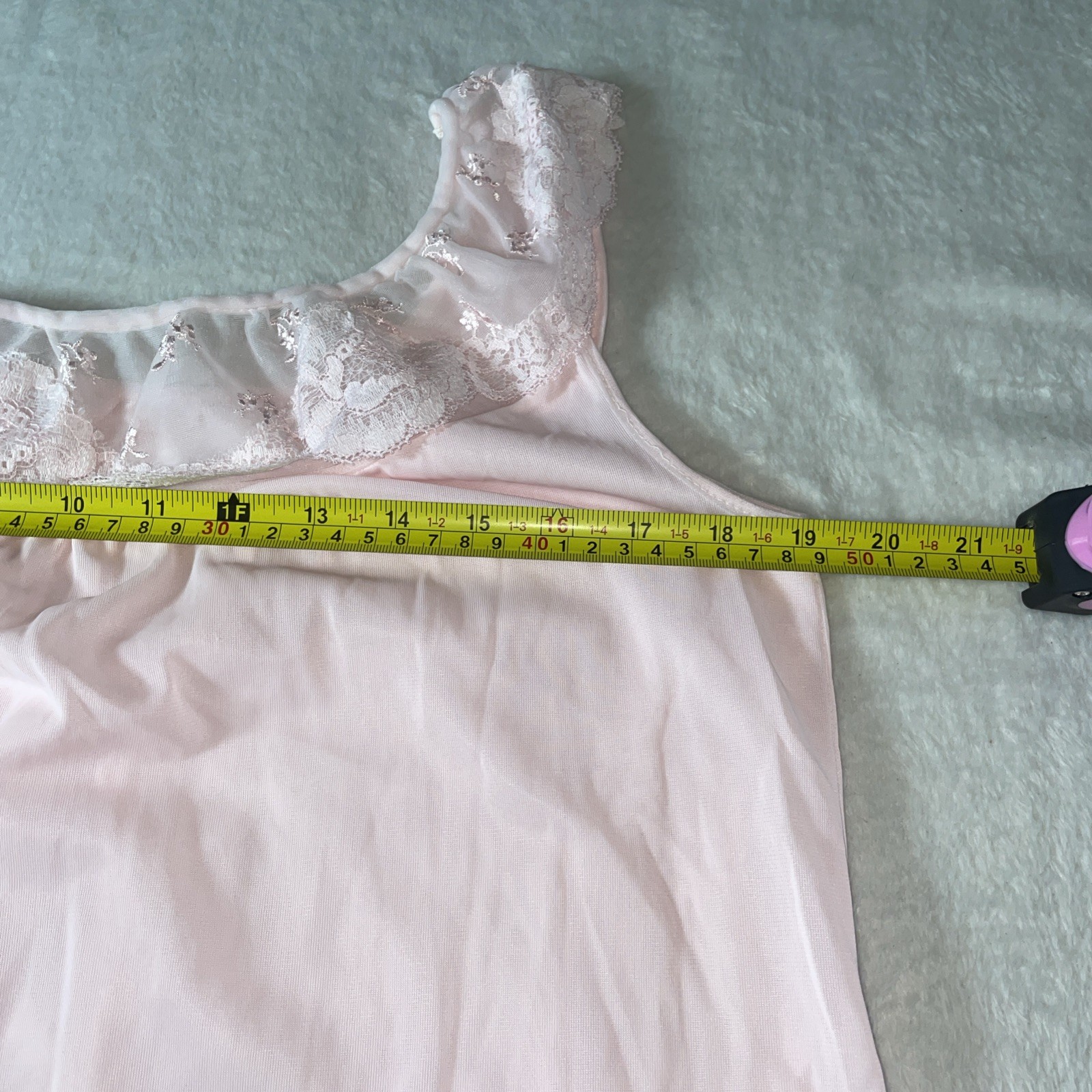 VTG Women’s Pale Pink Sz L Below Knee Lace & Embroidered Floral Neck Line Gown