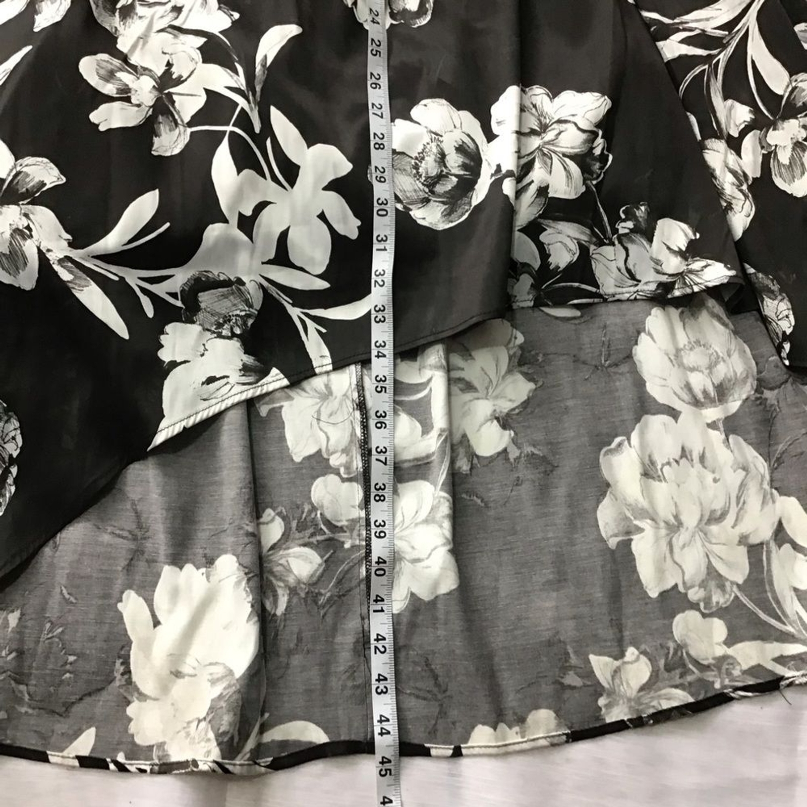 JODI KRISTOPHER WOMEN 2 PIECE BLACK WHITE ROSES TOP & MAXI HIGH LOW SKIRT SIZE 1
