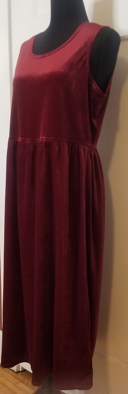 VTG Studio Ease Dark Red Women’s Size PM Renaissance Empire Waist Velvet Dress